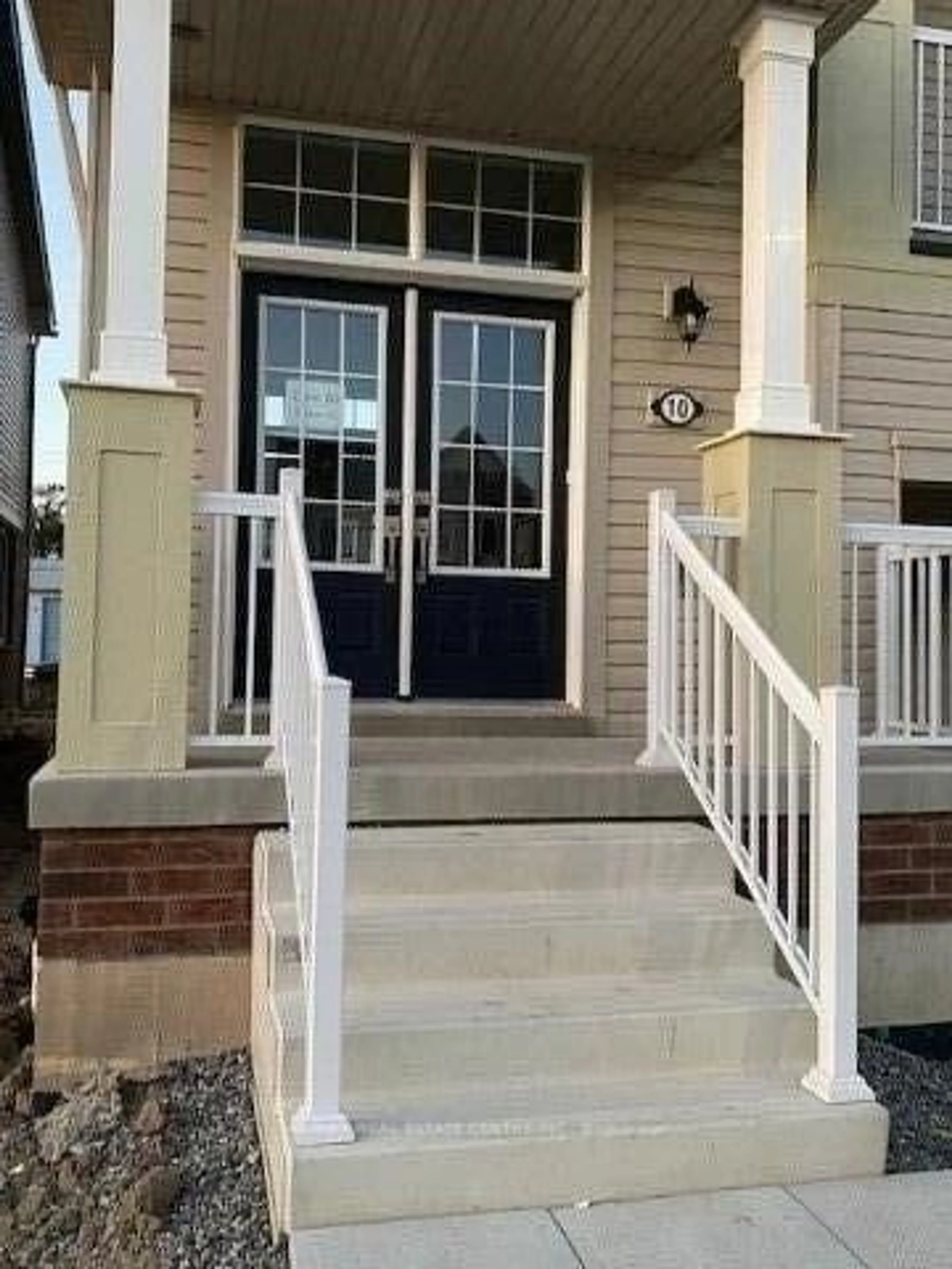 Unknown for 10 Esther Cres, Thorold Ontario L3B 5N5