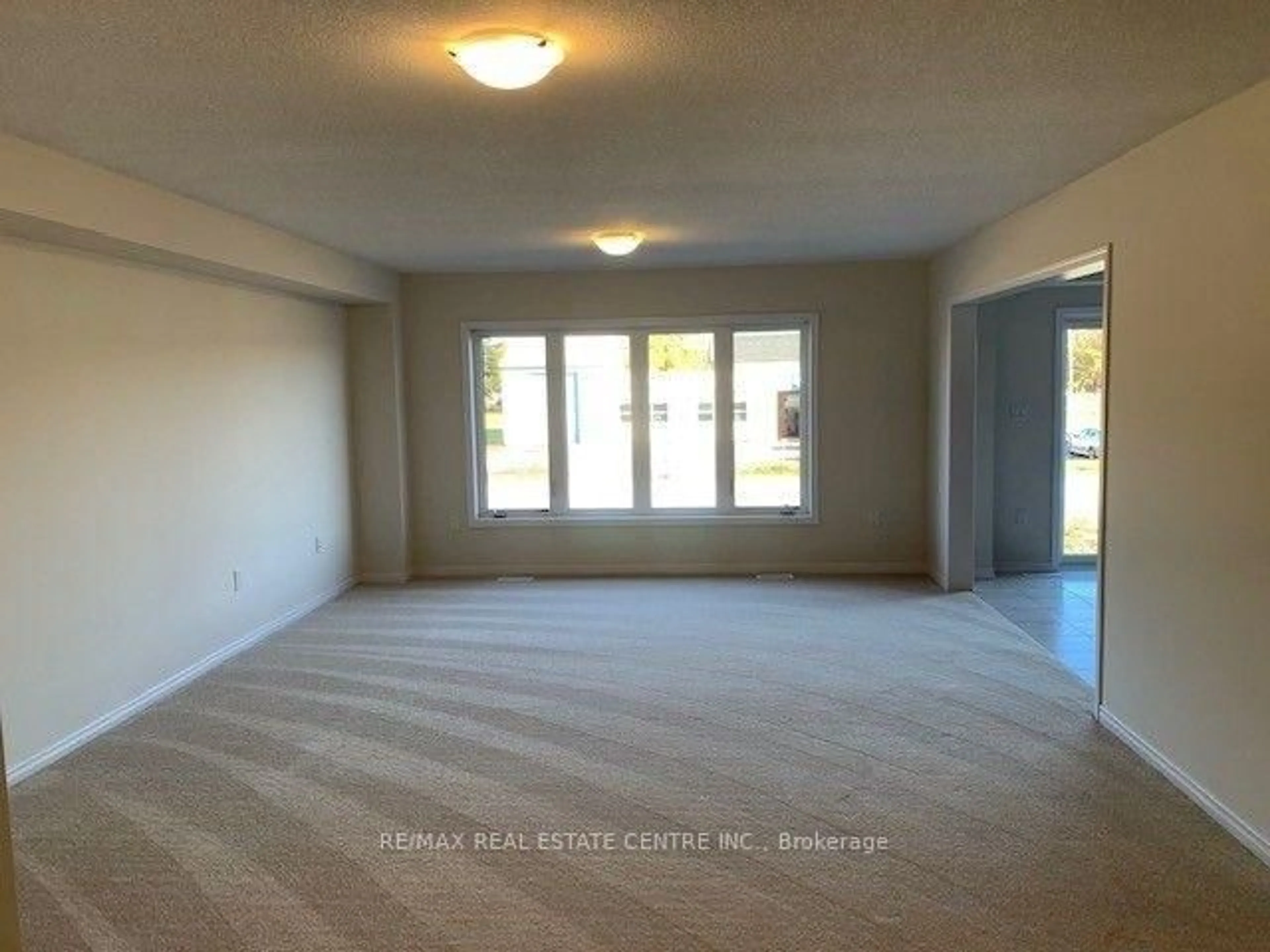 A pic of a room for 10 Esther Cres, Thorold Ontario L3B 5N5