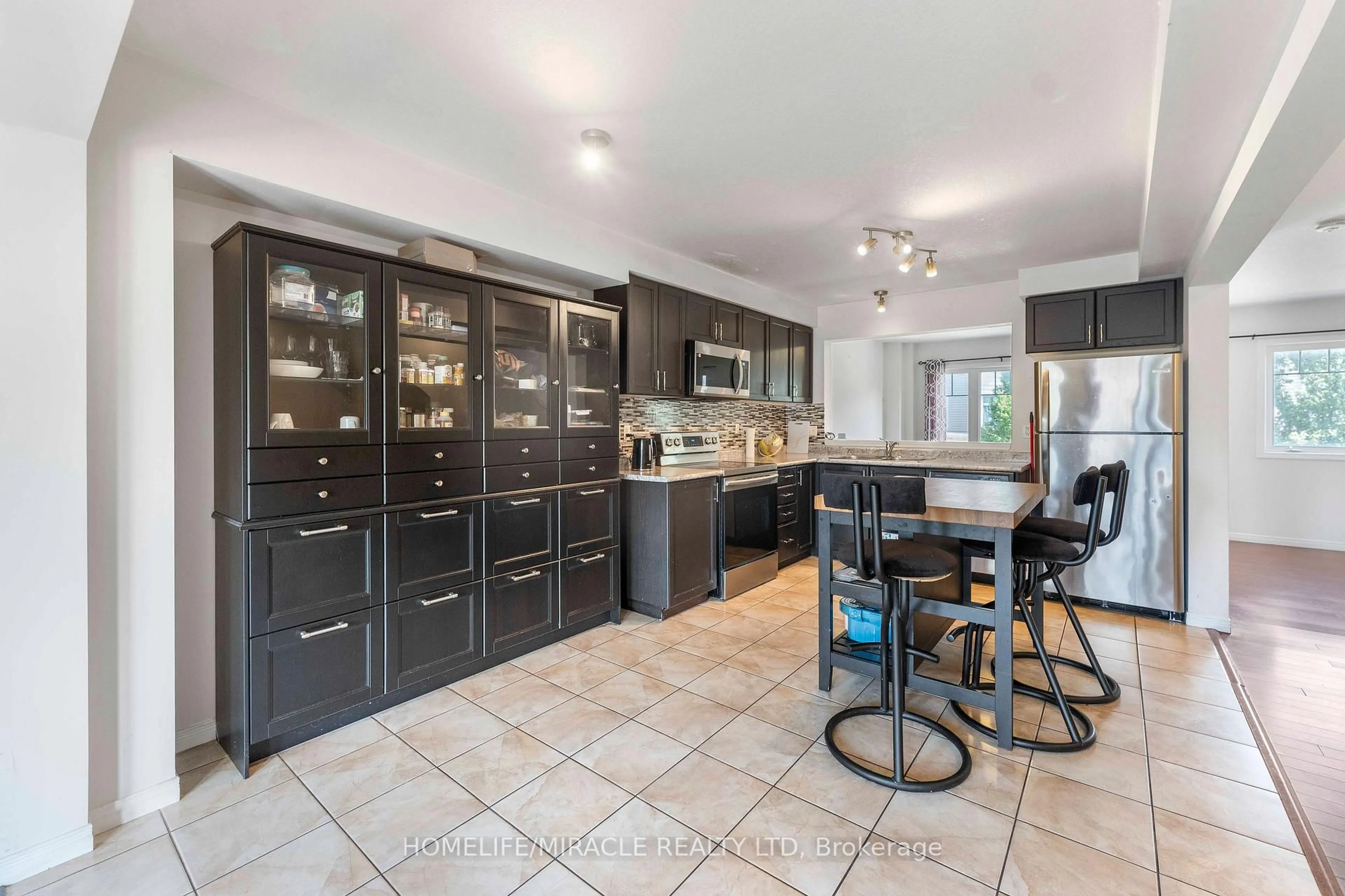 Open concept kitchen, ceramic/tile floor for 750 Lawrence St #93, Cambridge Ontario N3H 0A9