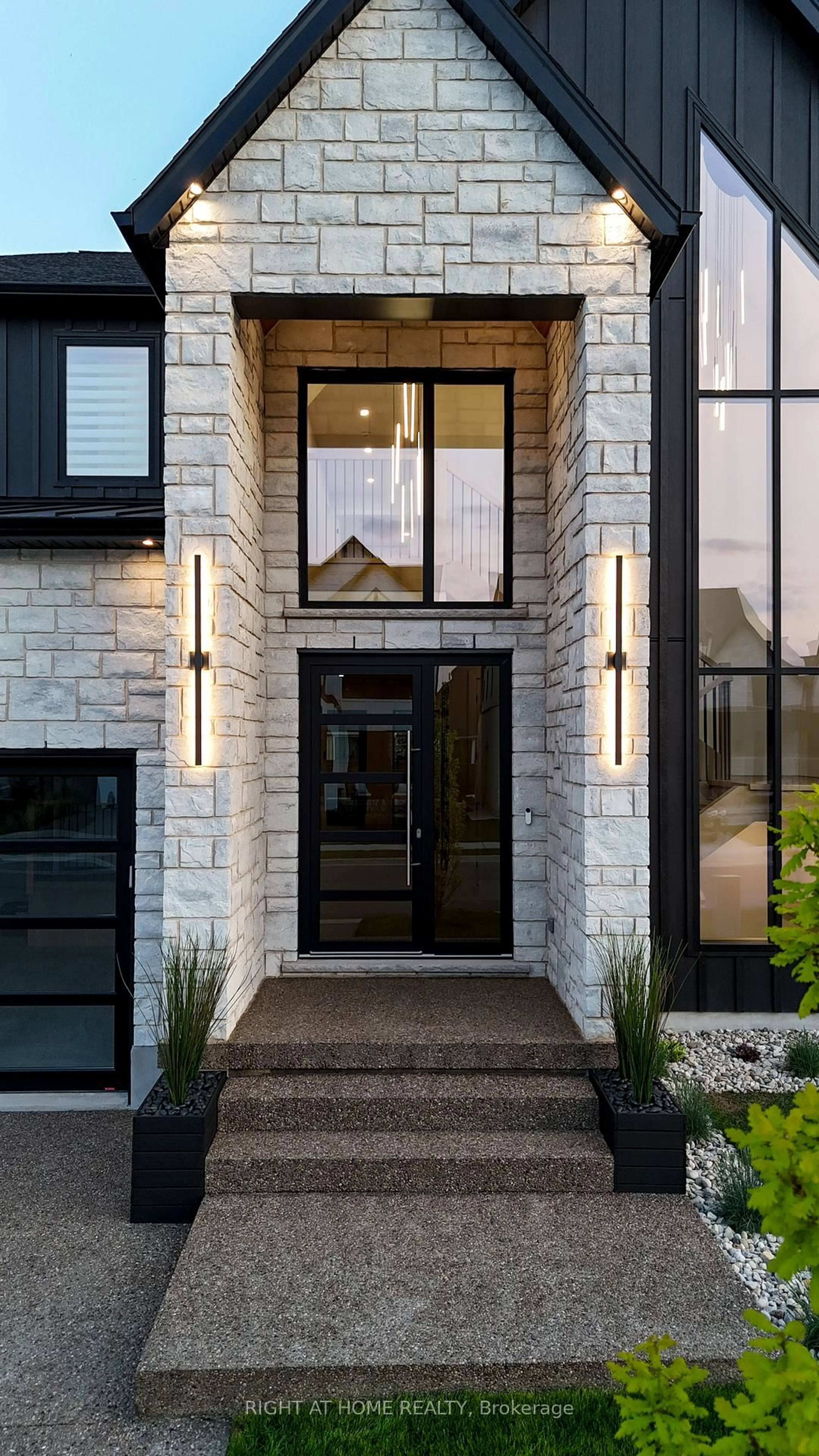 Unknown for 102 Millpond Rd, Niagara-on-the-Lake Ontario L0S 1J1