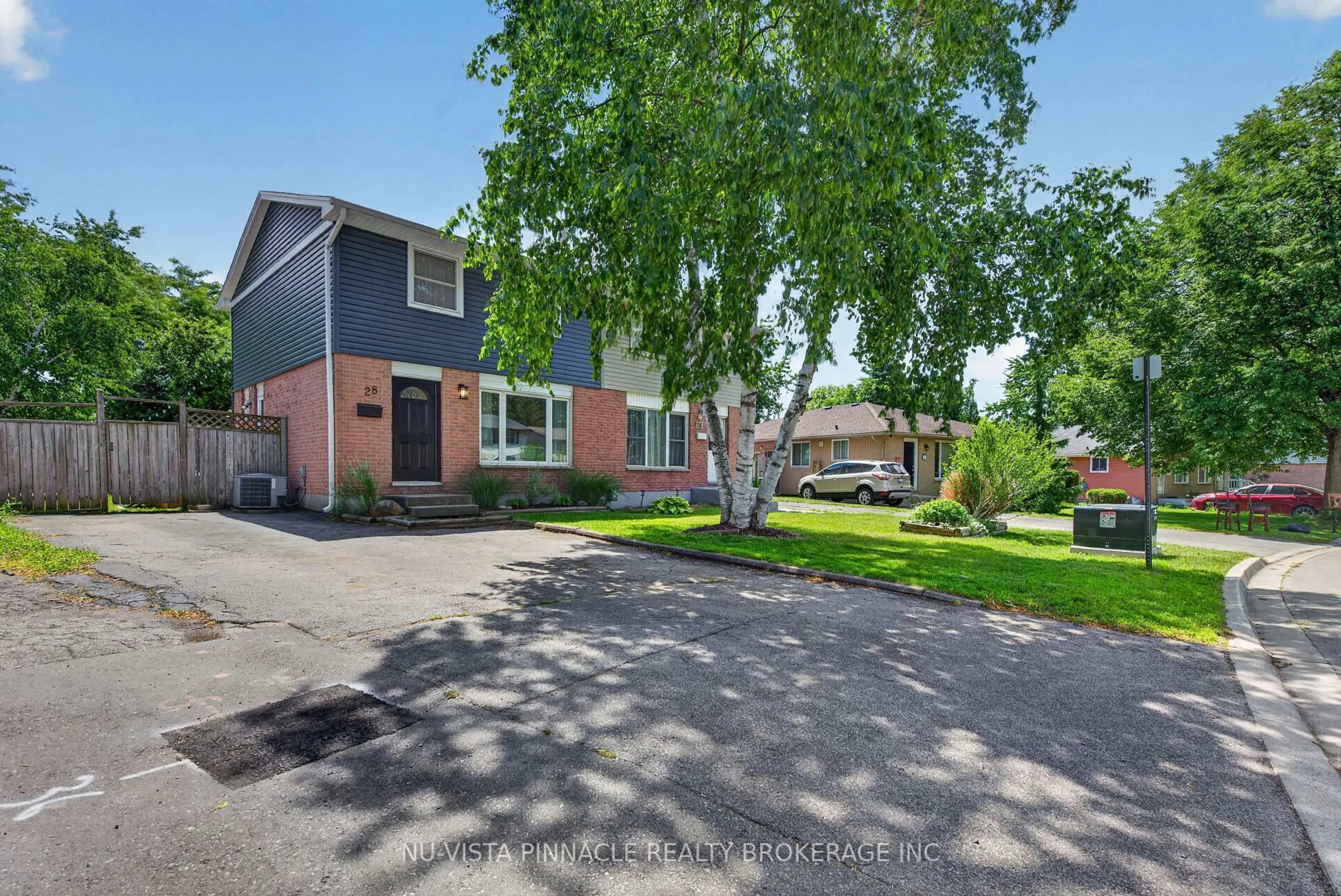 A pic from outside/outdoor area/front of a property/back of a property/a pic from drone, street for 28 Edgemere Cres, London South Ontario N5Z 4M5