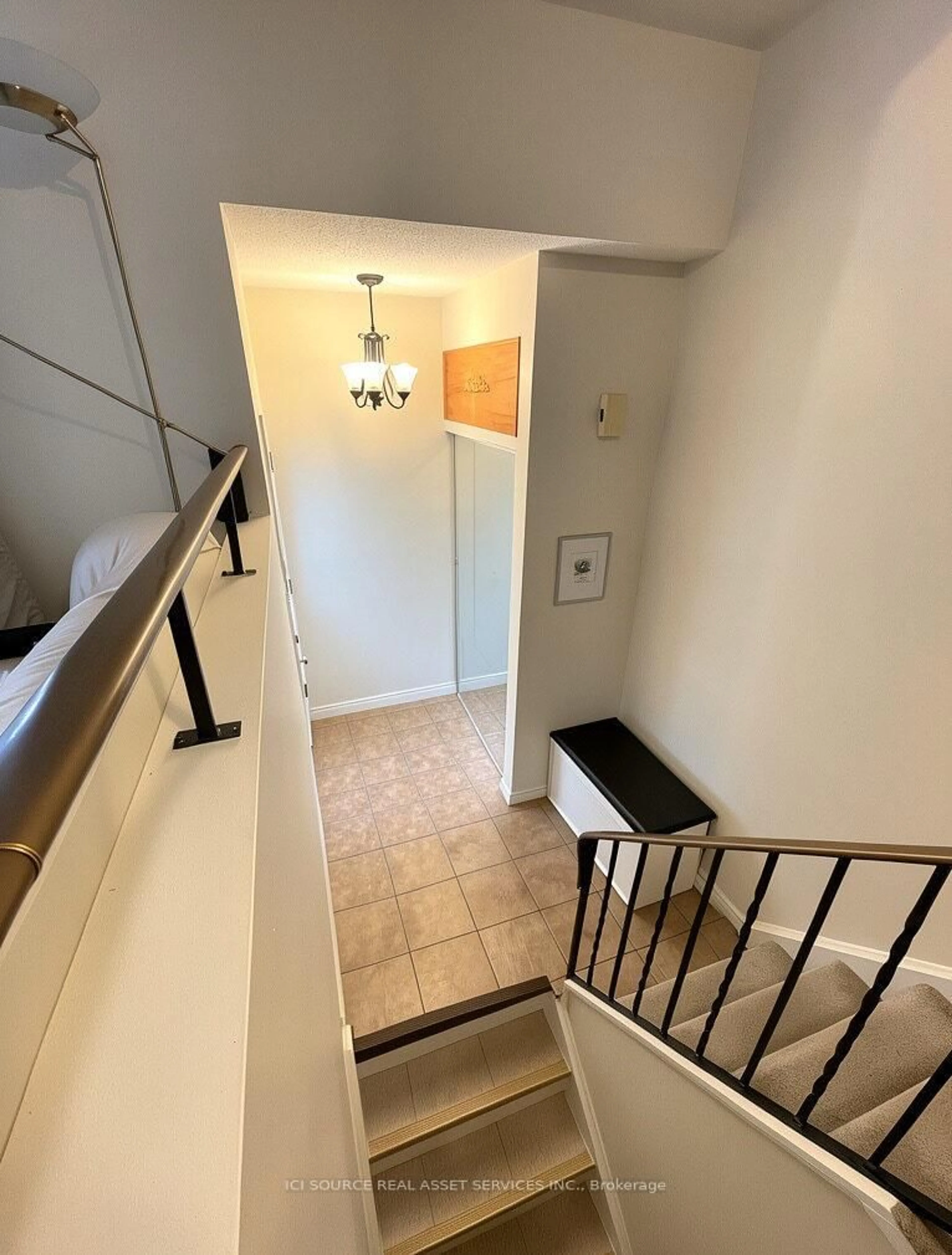 Unknown for 12C Sonnet Cres, Ottawa Ontario K2H 8W7