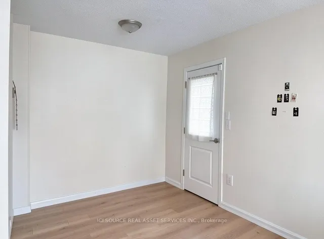 12C Sonnet Cres, Ottawa 4