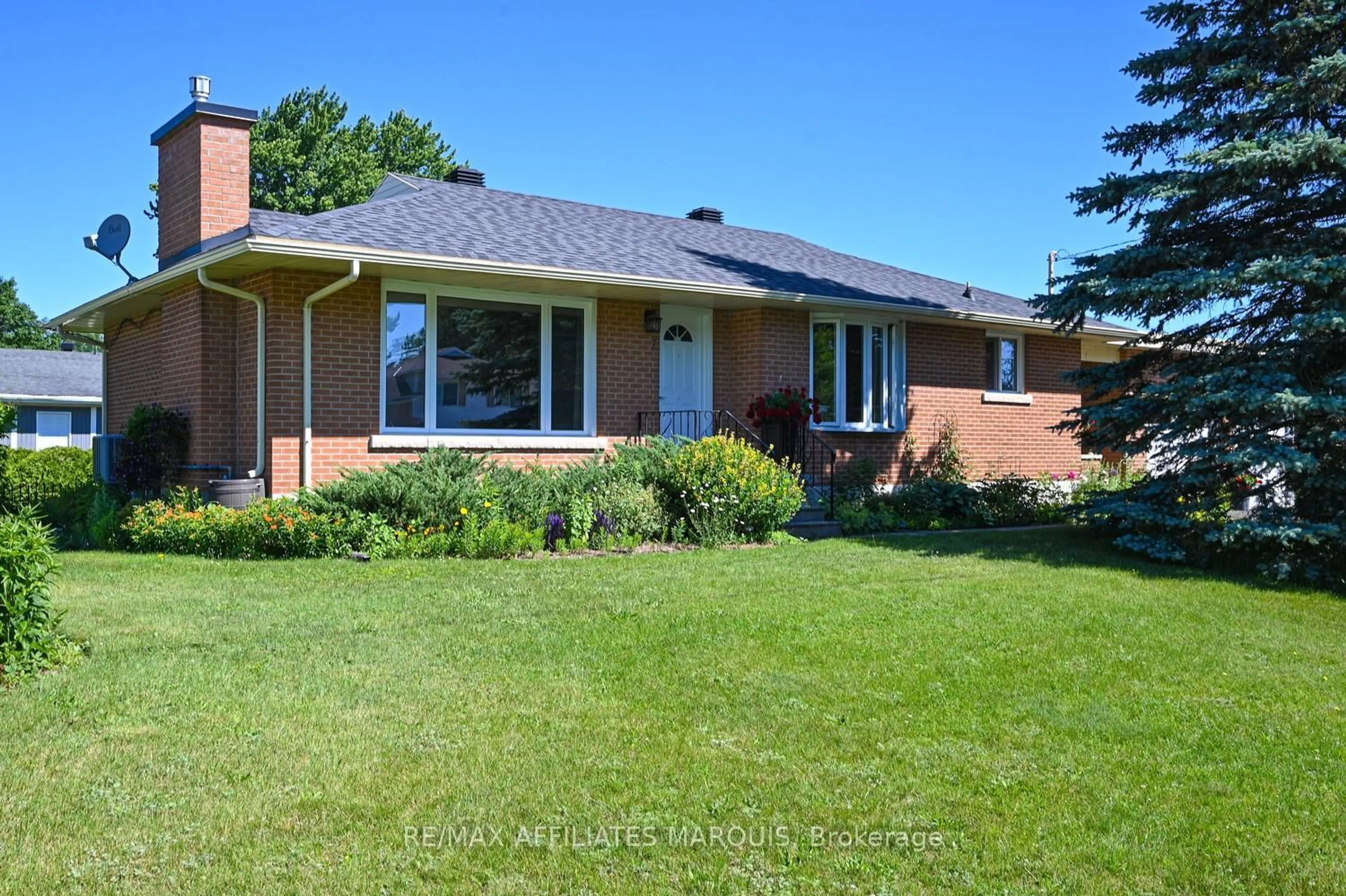 Home with brick exterior material, street for 7 Ontario St, Smiths Falls Ontario K7A 4K6