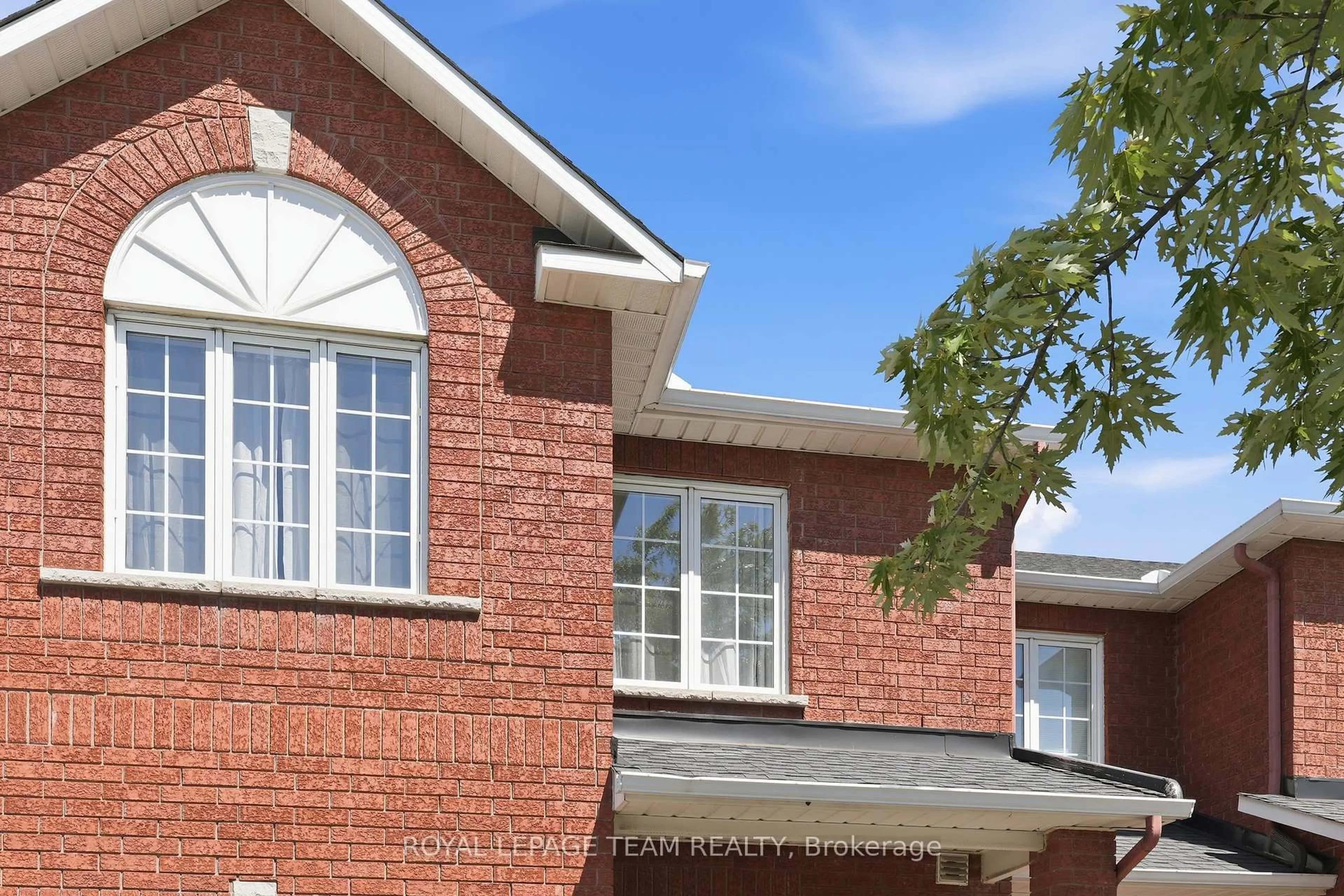 Home with brick exterior material, building for 4580 Ogilvie Walk Cres, Ottawa Ontario K1J 1G6