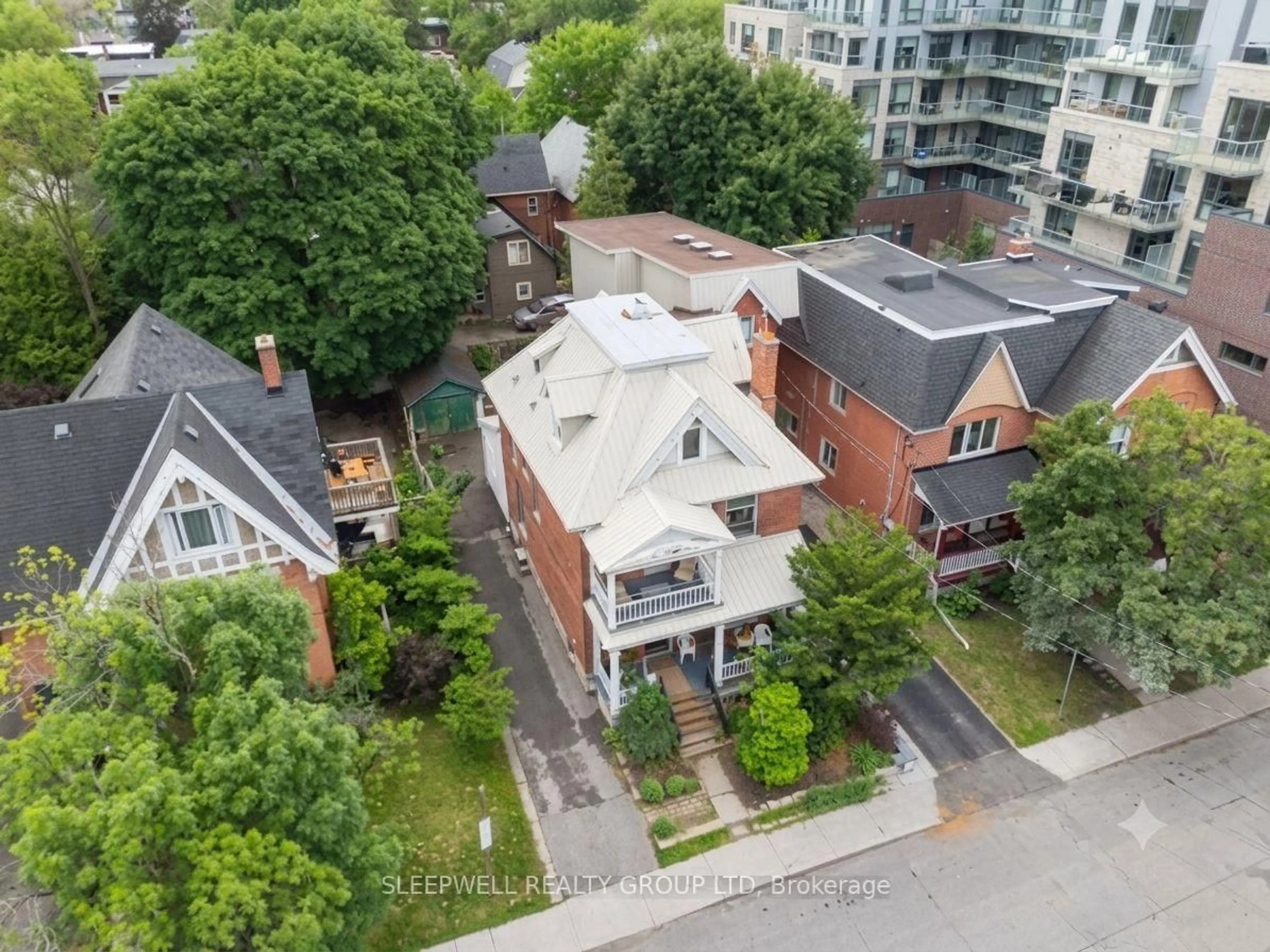 A pic from outside/outdoor area/front of a property/back of a property/a pic from drone, city buildings view from balcony for 86 Fourth Ave, Ottawa Ontario K1S 2L2