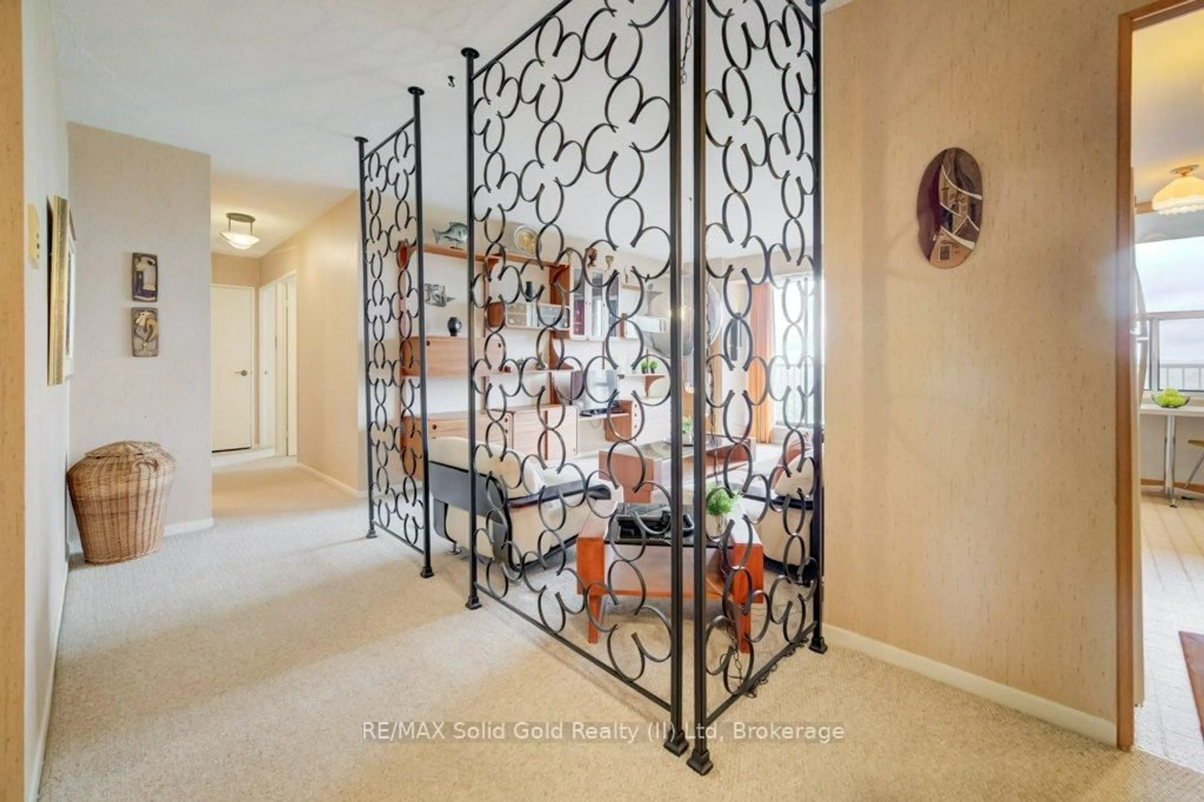 Indoor entryway for 81 Church St #1807, Kitchener Ontario N2G 4M1