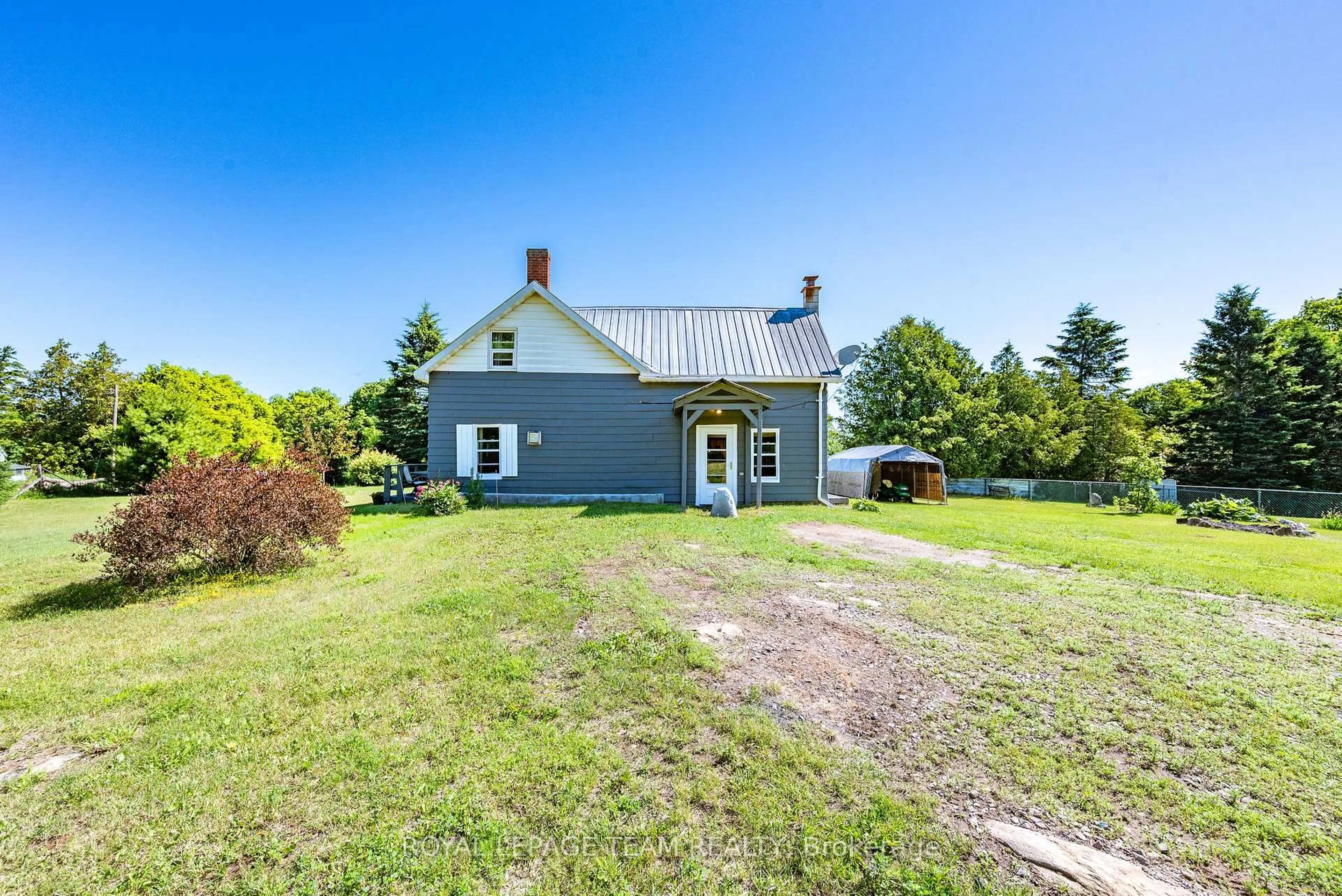 A pic from outside/outdoor area/front of a property/back of a property/a pic from drone, building for 828 Cemetery Rd, Lanark Ontario K0G 1K0