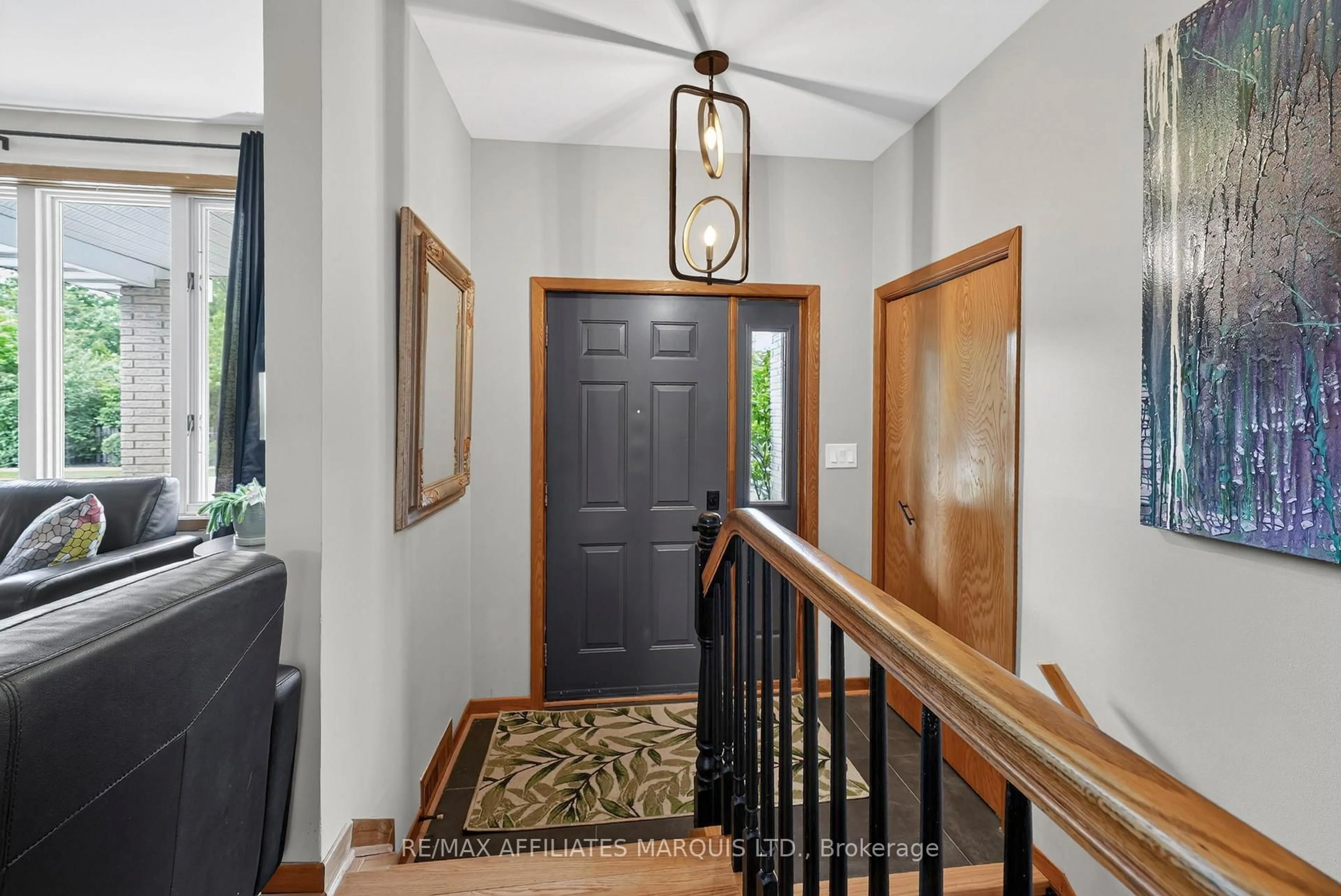 Indoor entryway for 1628 Grant Ave, Cornwall Ontario K6J 5J4