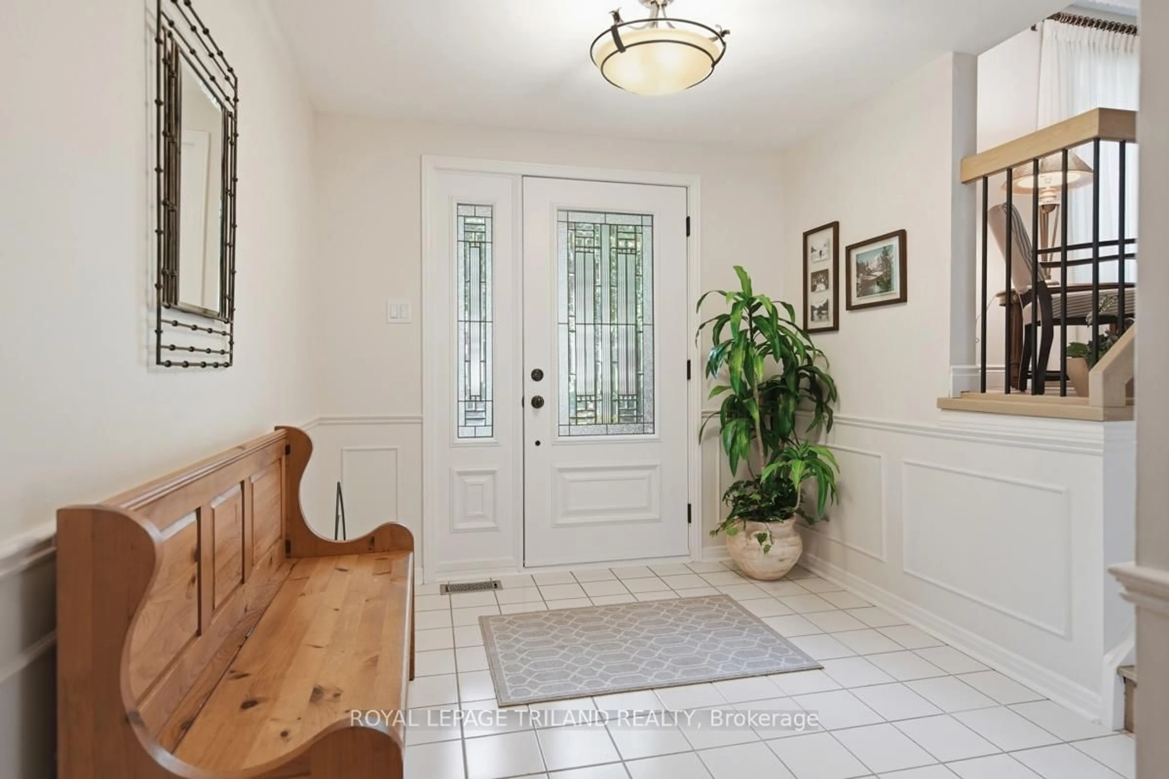 Indoor entryway for 509 Belvedere Ave, London South Ontario N6K 2R3