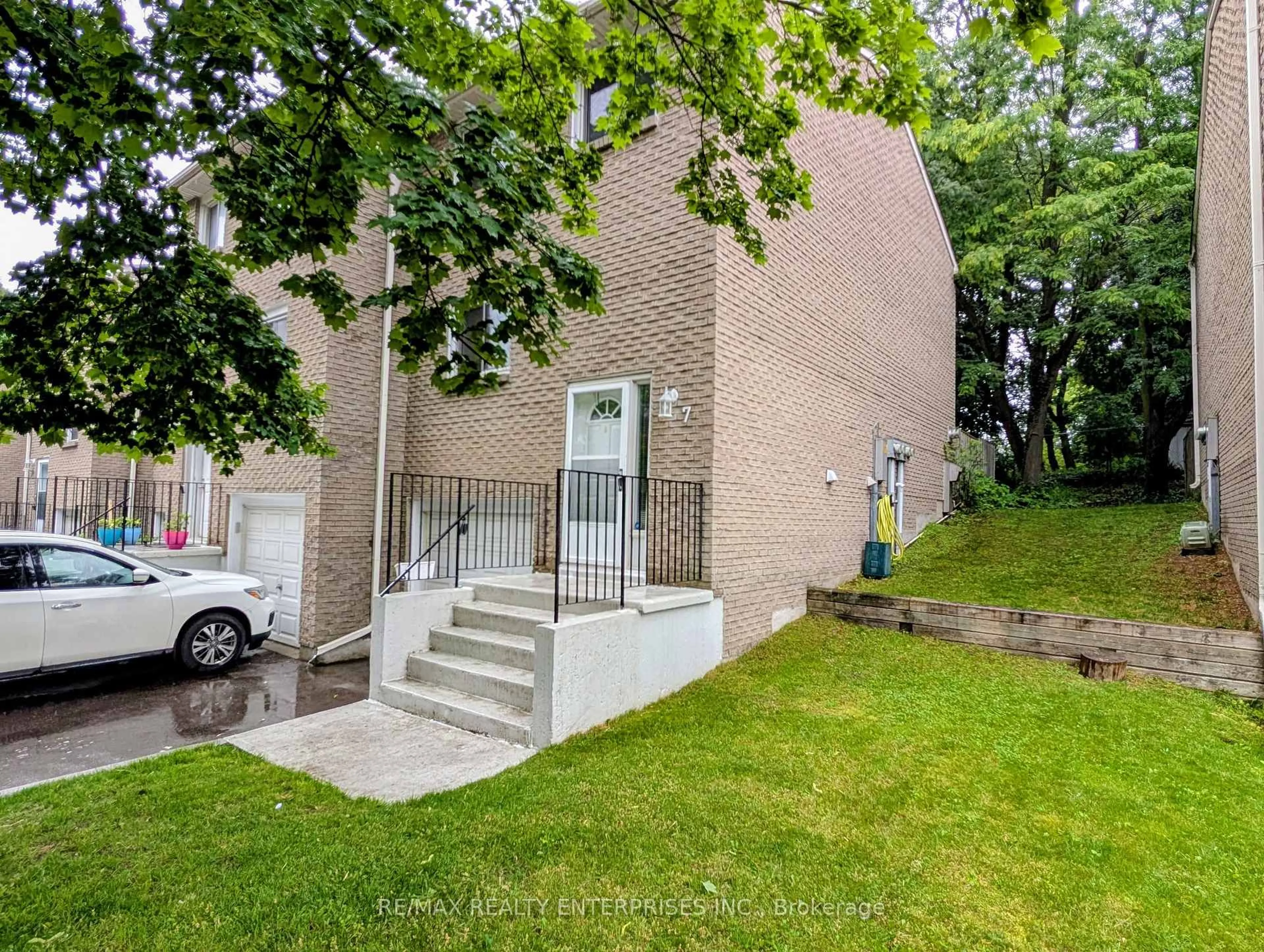 A pic from outside/outdoor area/front of a property/back of a property/a pic from drone, street for 121 Morgan Ave #7, Kitchener Ontario N2A 2M4
