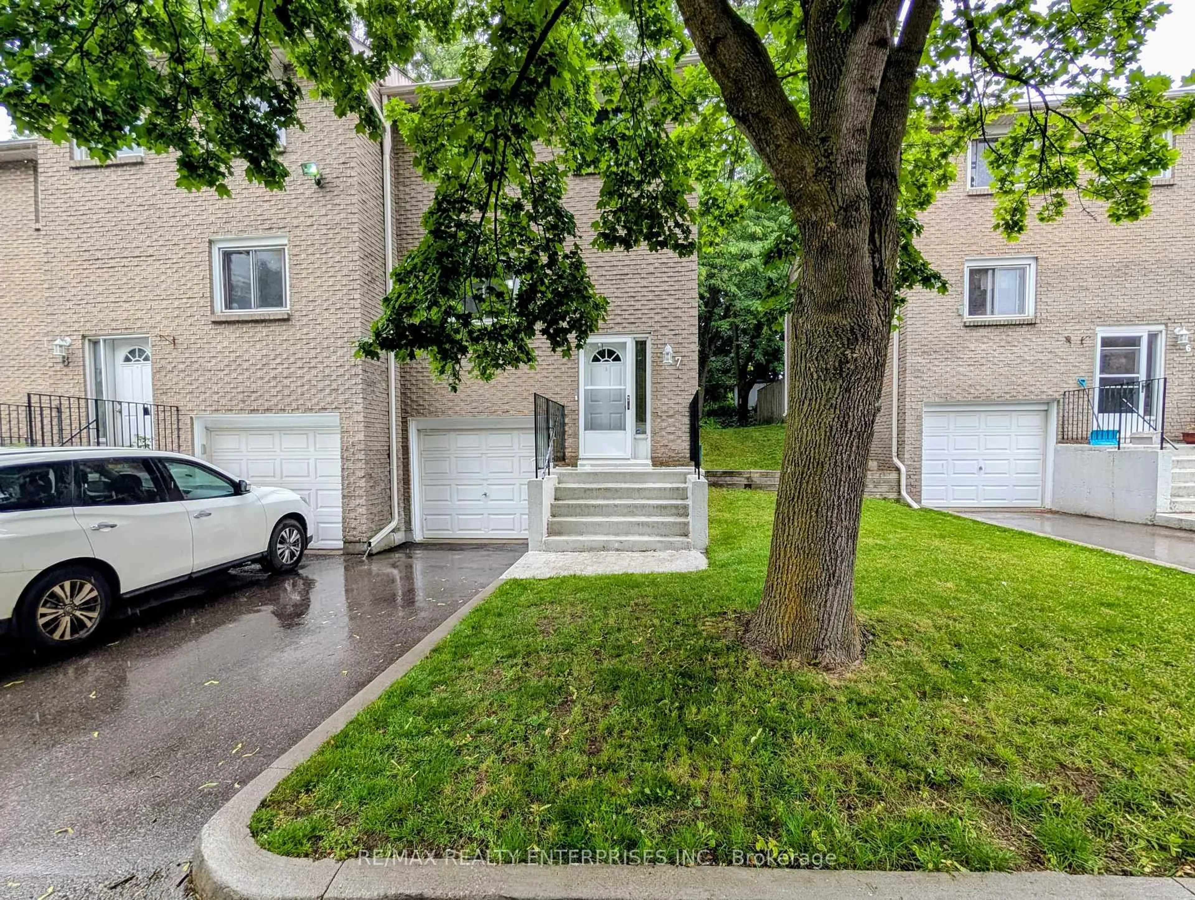A pic from outside/outdoor area/front of a property/back of a property/a pic from drone, street for 121 Morgan Ave #7, Kitchener Ontario N2A 2M4