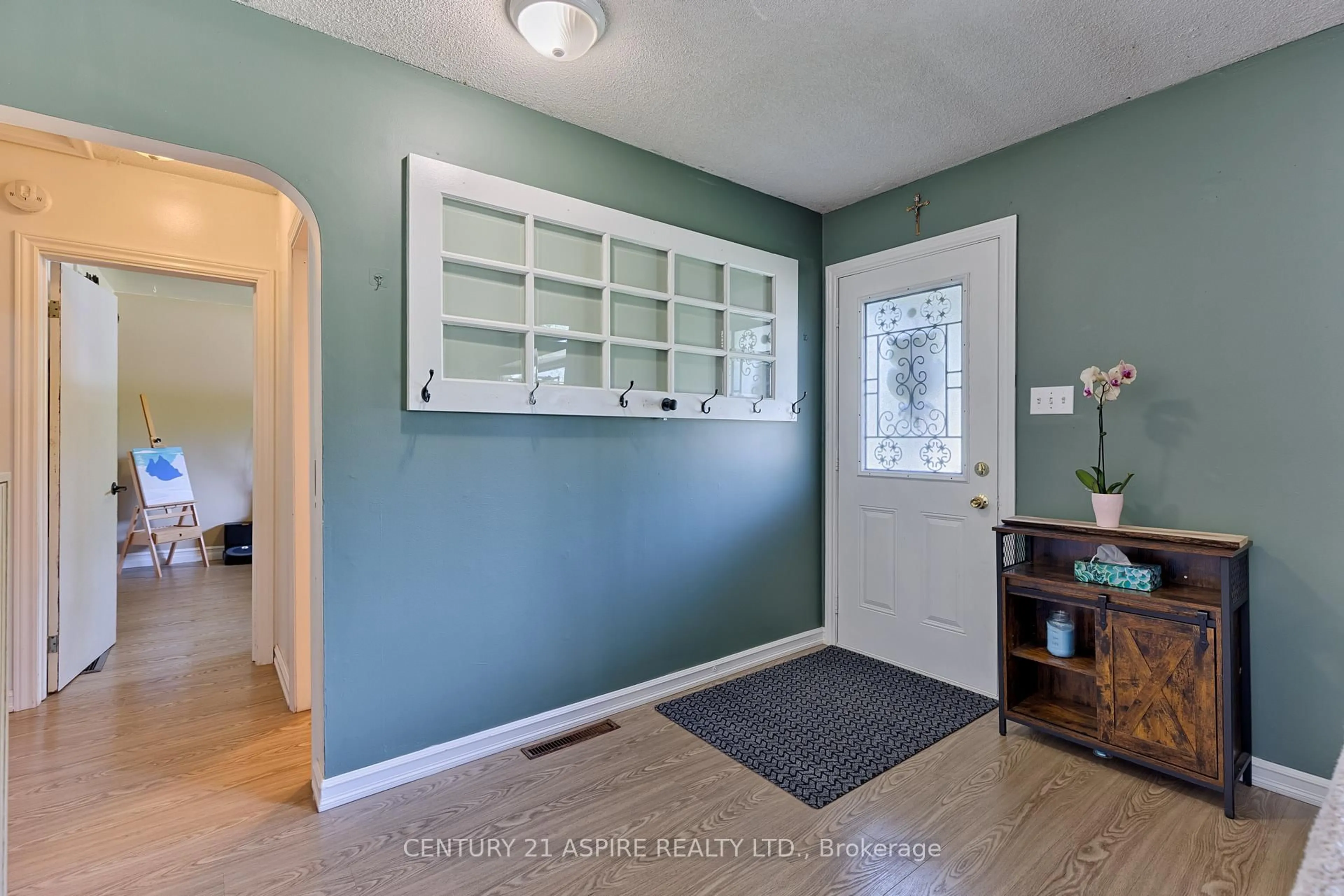 Indoor entryway for 32057 17 Highway, Chalk River Ontario K0J 1J0