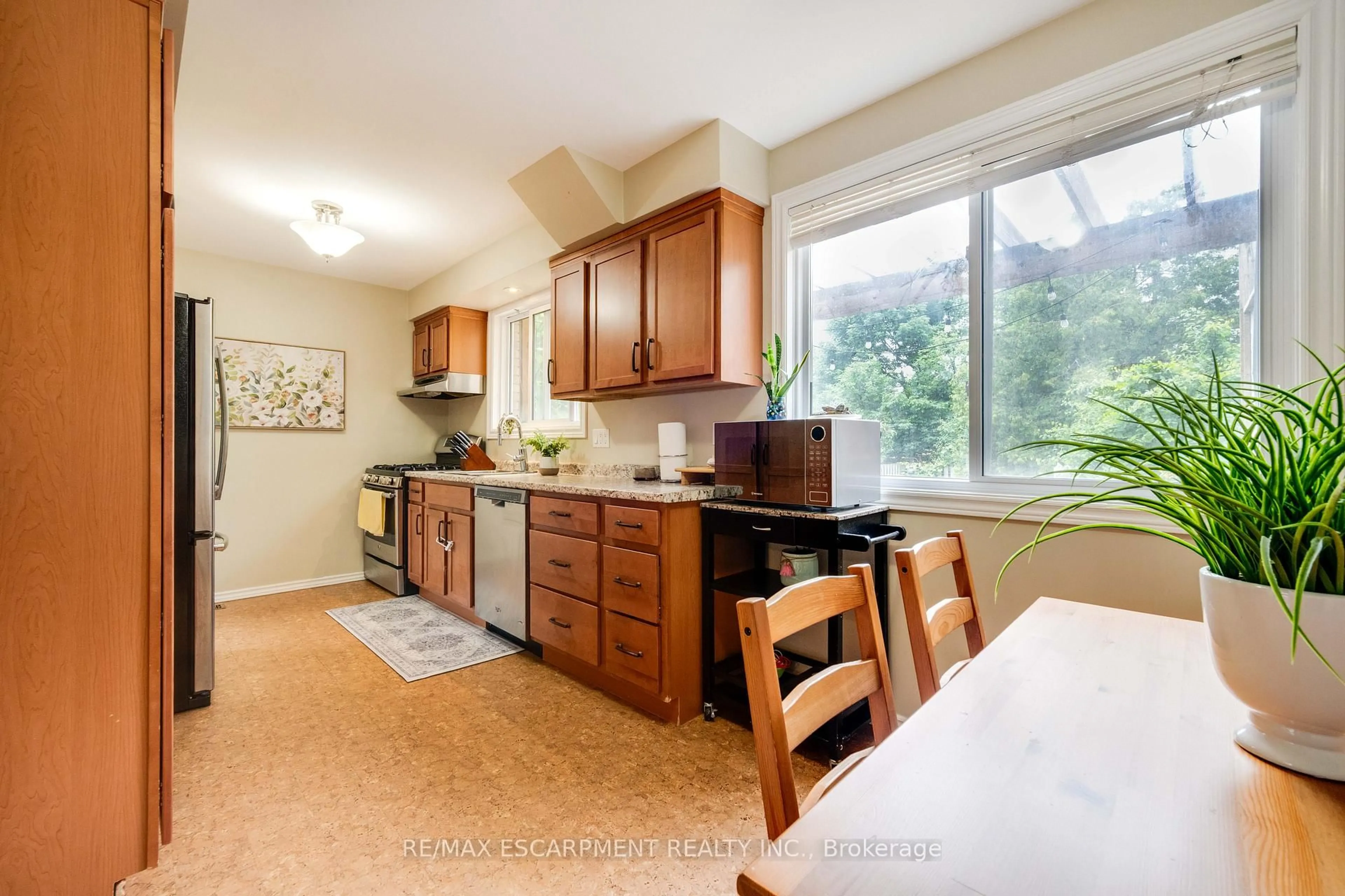 Open concept kitchen, unknown for 69 Tollgate Rd, Brantford Ontario N3R 4Z5