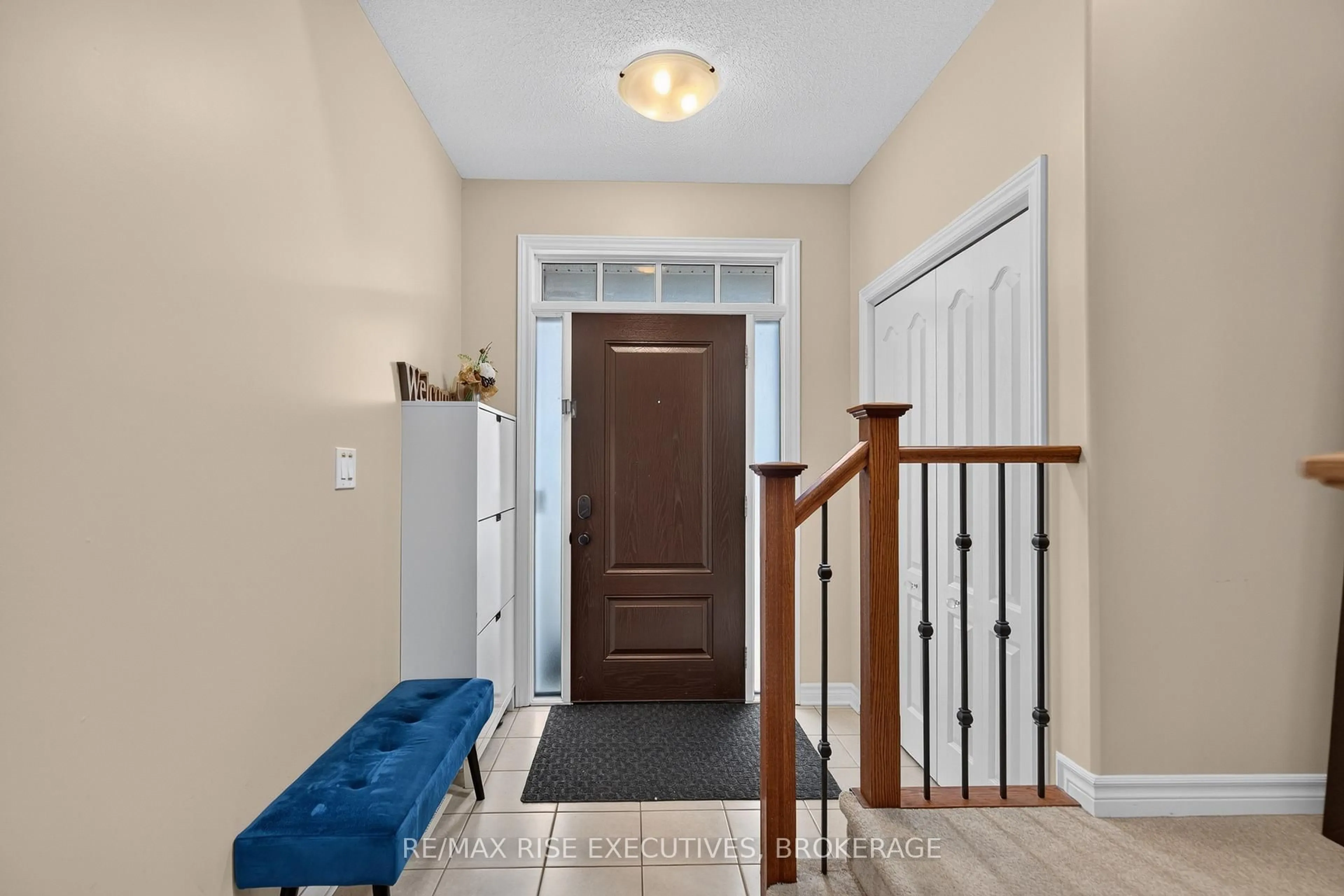 Indoor entryway for 909 Edward Riley Dr, Kingston Ontario K7P 0E3