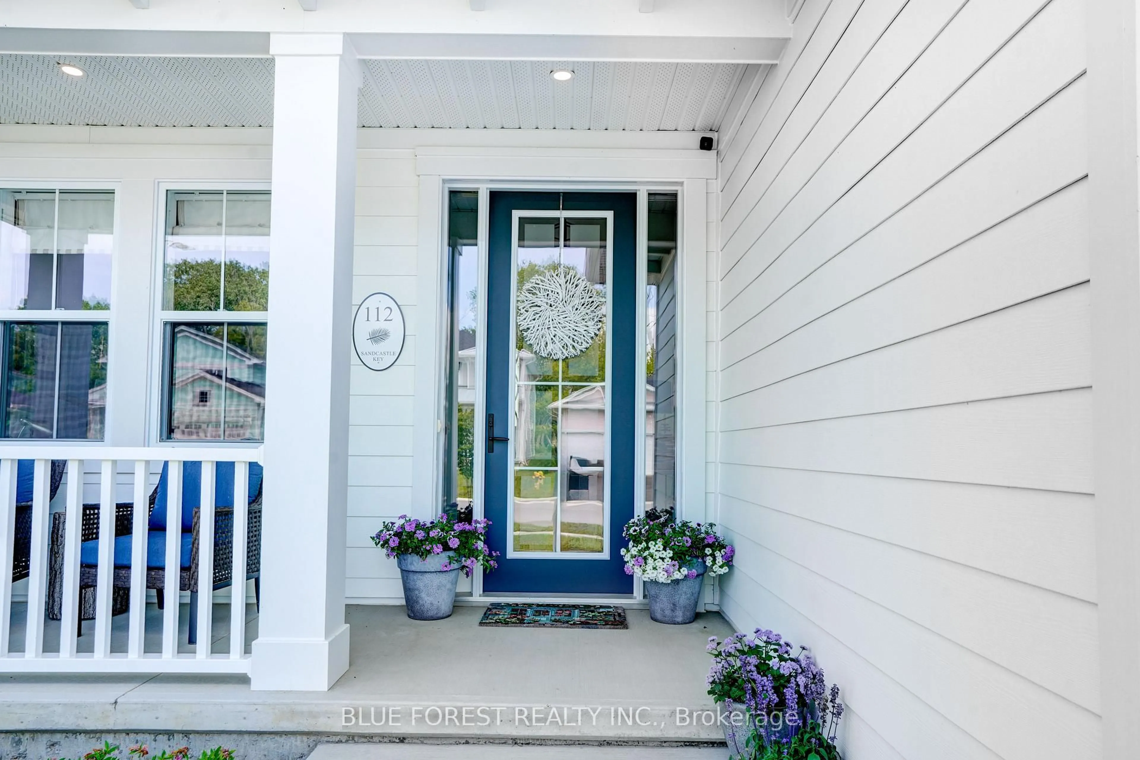 Indoor entryway for 112 Sandcastle Key, Central Elgin Ontario N5L 1C5