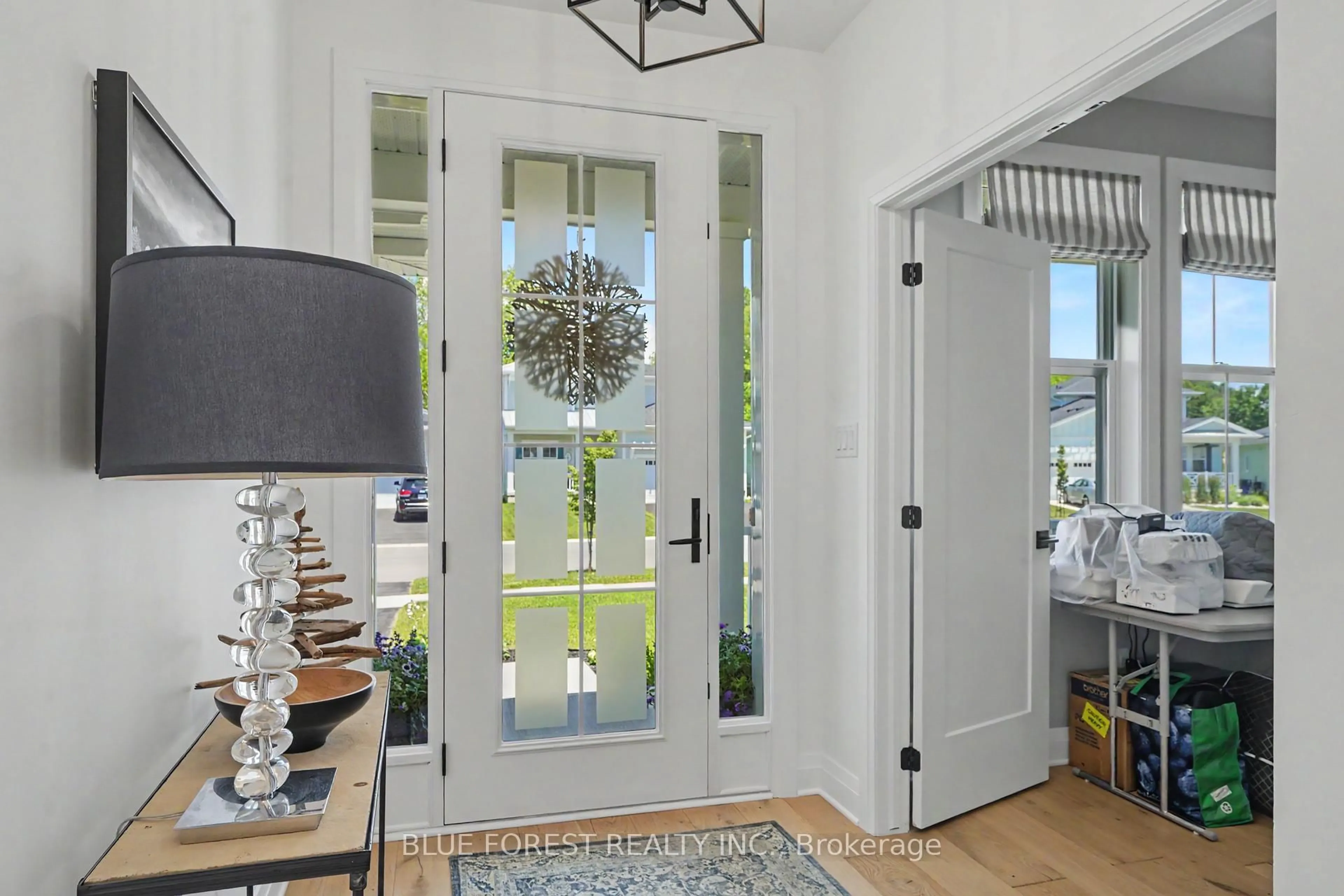 Indoor entryway for 112 Sandcastle Key, Central Elgin Ontario N5L 1C5