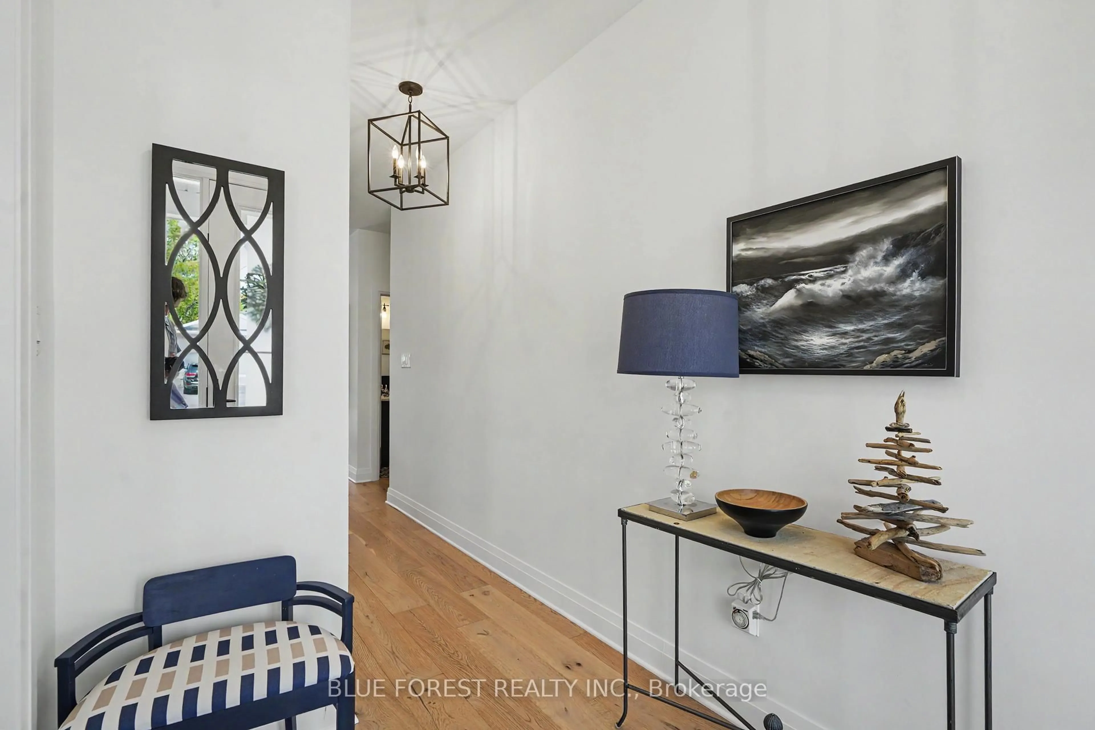 Indoor entryway for 112 Sandcastle Key, Central Elgin Ontario N5L 1C5