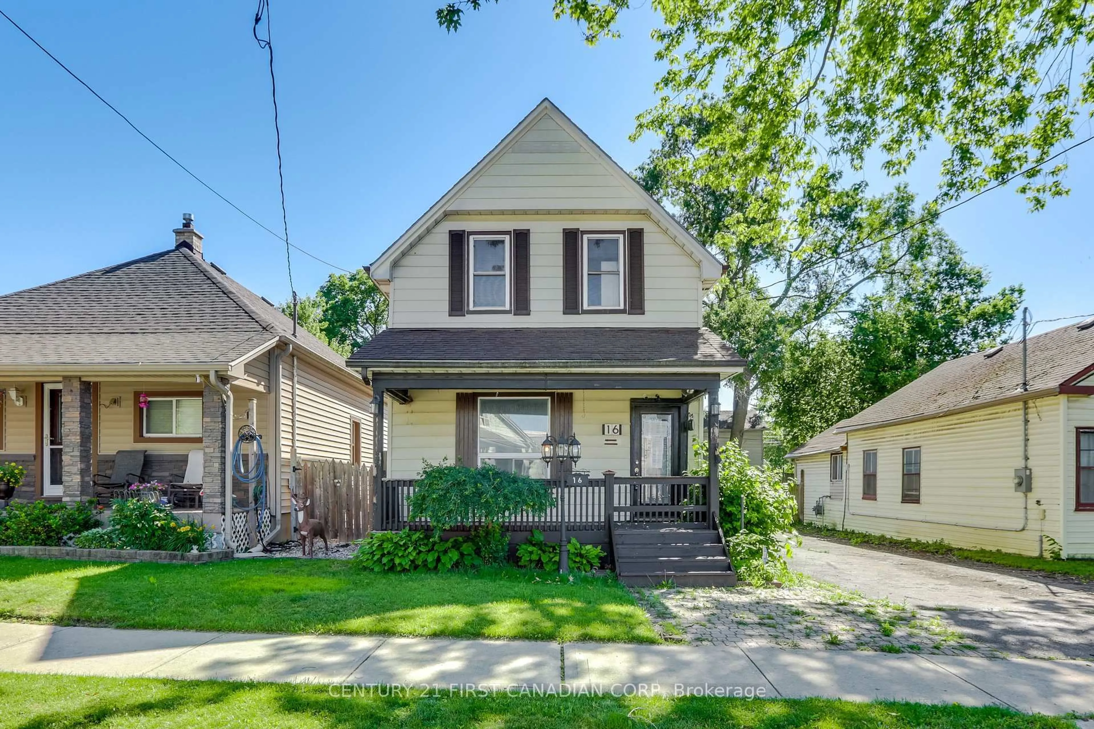 Home with vinyl exterior material, street for 16 Lansdowne Ave, London East Ontario N5Z 1X8