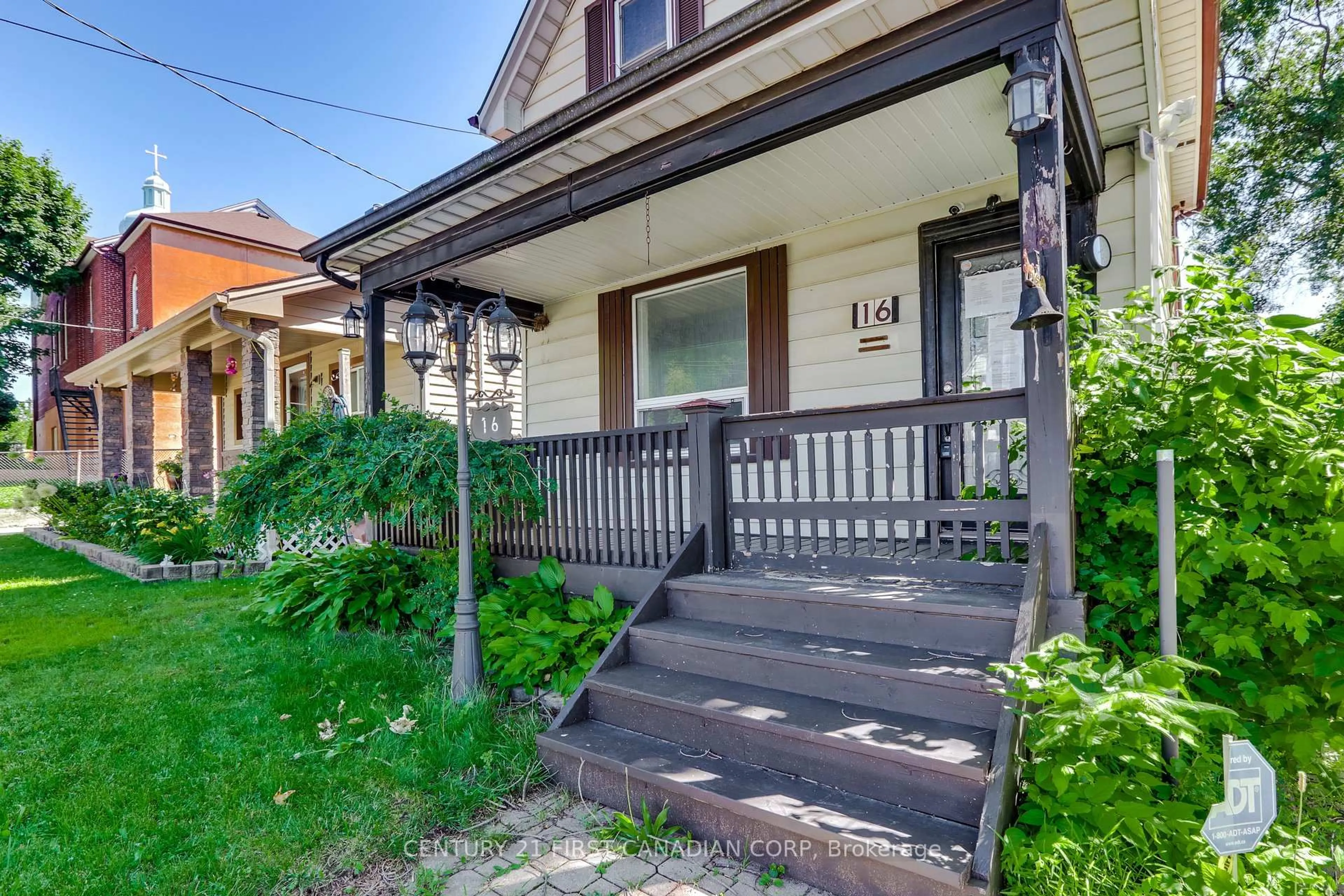 Unknown for 16 Lansdowne Ave, London East Ontario N5Z 1X8