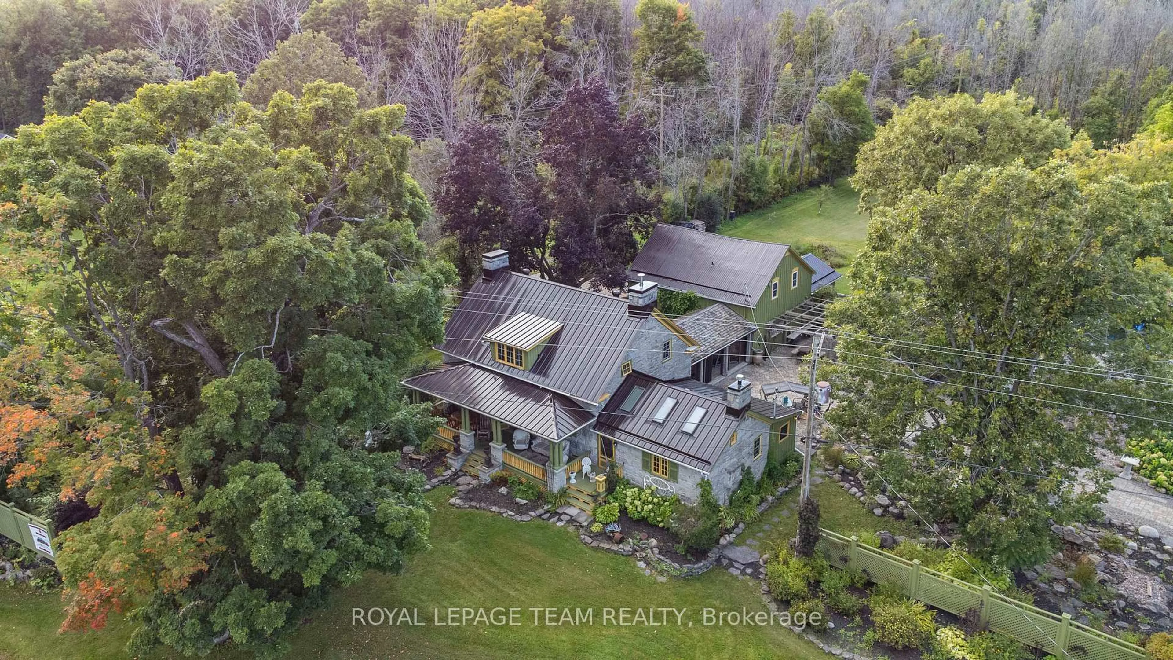 A pic from outside/outdoor area/front of a property/back of a property/a pic from drone, unknown for 16635 County Road 36 Rd, South Stormont Ontario K0C 1P0