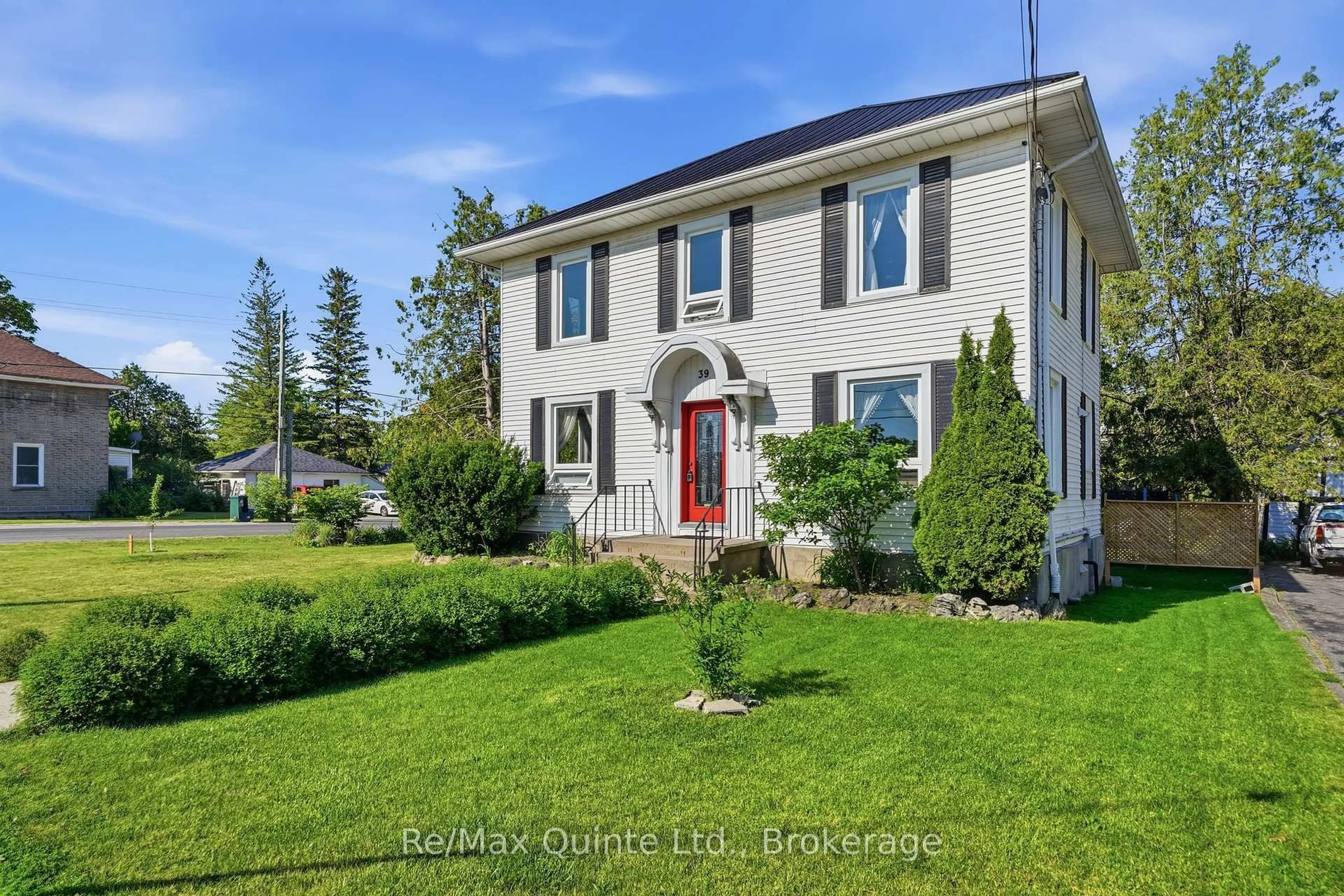 A pic from outside/outdoor area/front of a property/back of a property/a pic from drone, street for 39 Trent St, Hastings Ontario K0K 2C0