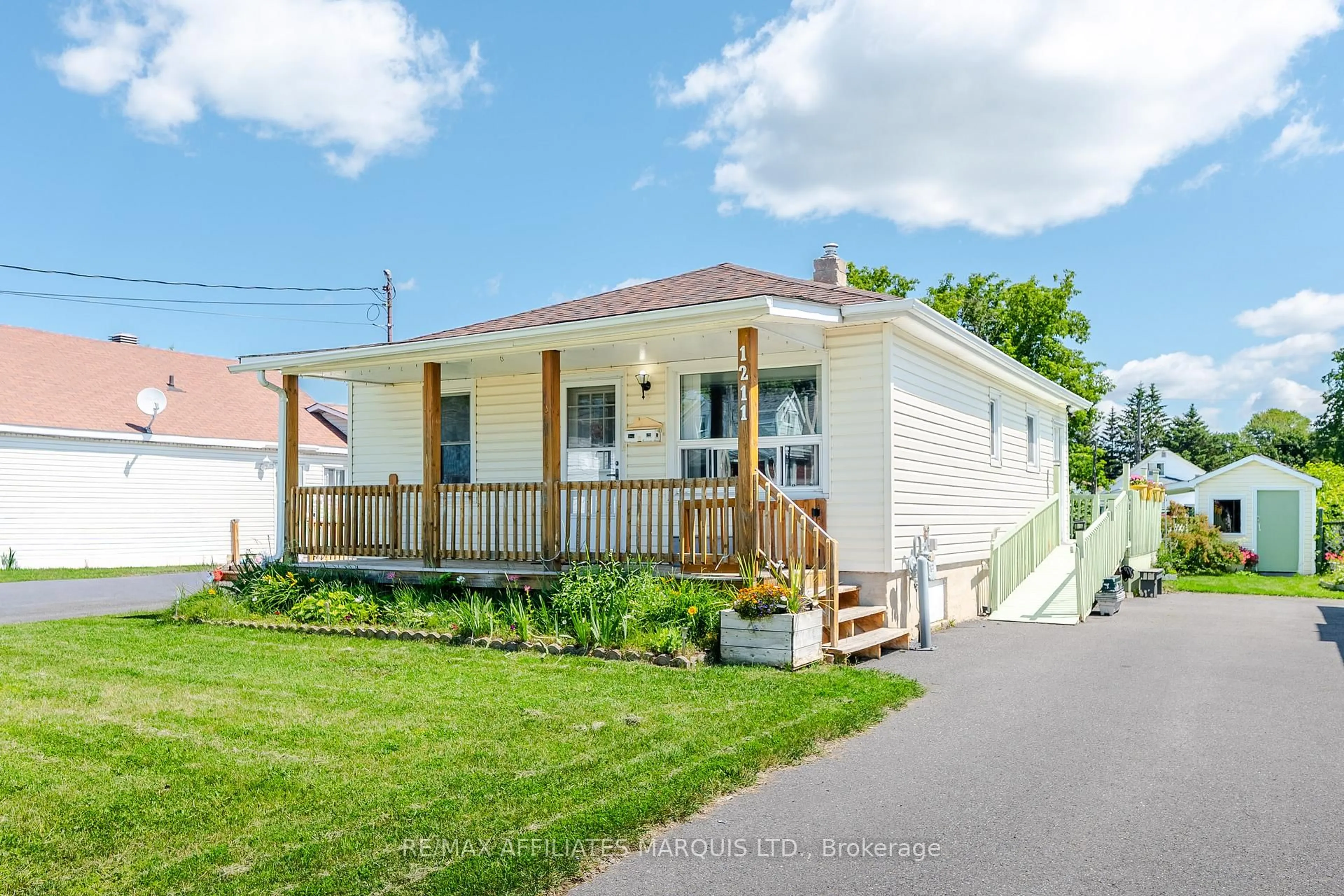 Home with vinyl exterior material, street for 1211 Churchill St, Cornwall Ontario K6J 4Y1