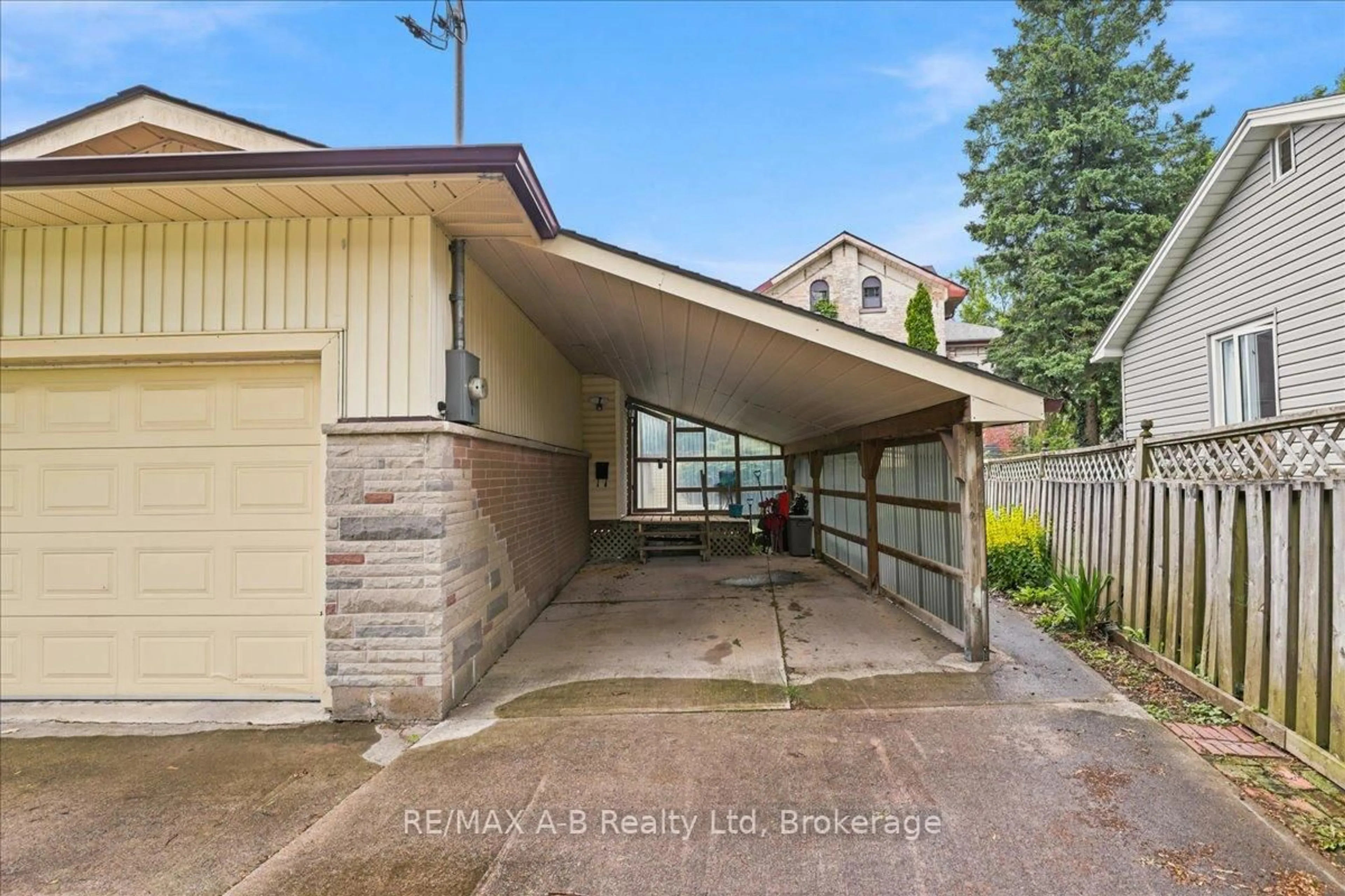 Patio, street for 131 Birmingham St, Stratford Ontario N5A 2T1