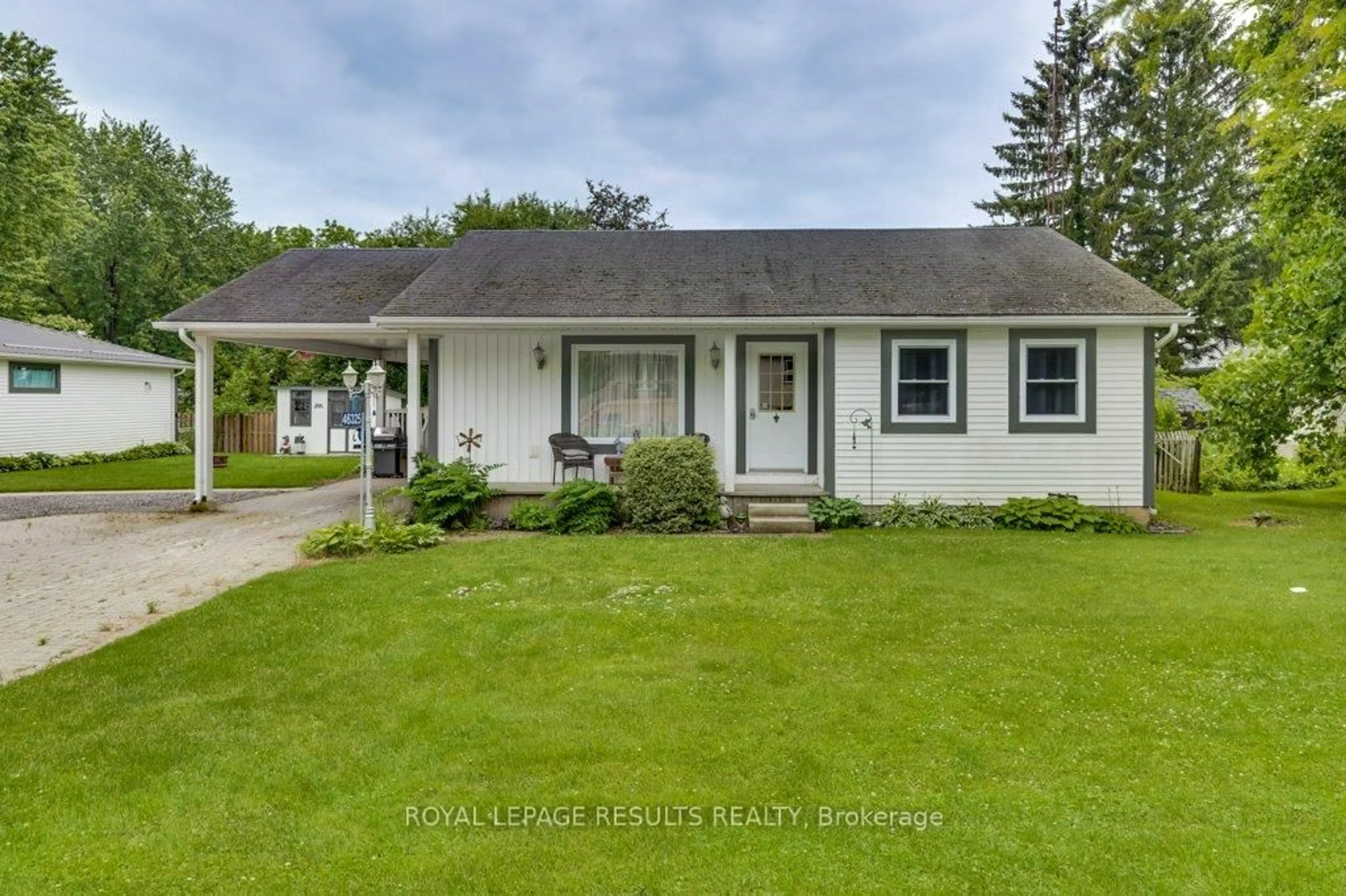Home with vinyl exterior material, street for 46325 Methodist St, Central Elgin Ontario N5P 3S8