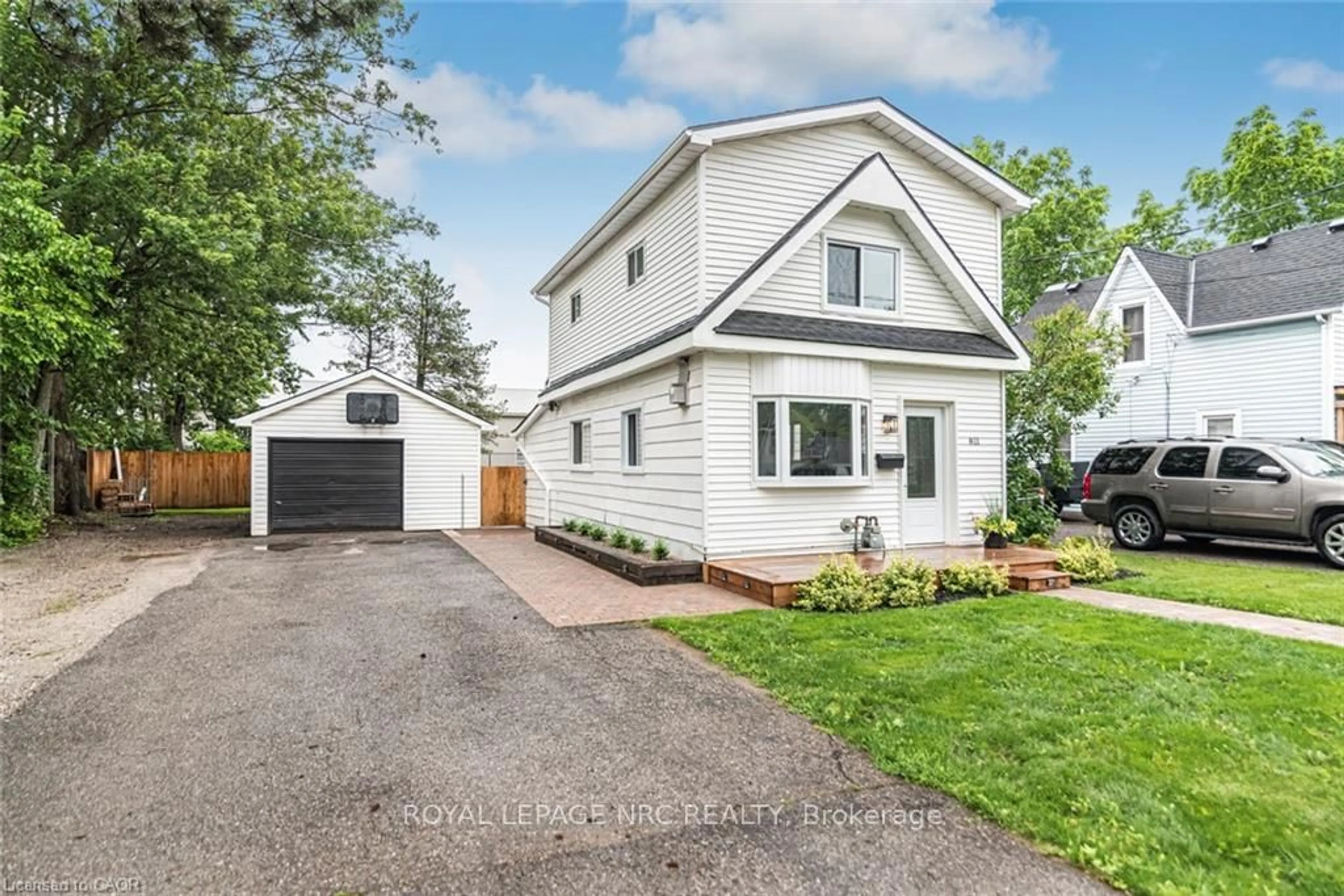 Home with vinyl exterior material, street for 811 Tamarac St, Haldimand Ontario N1A 2E5