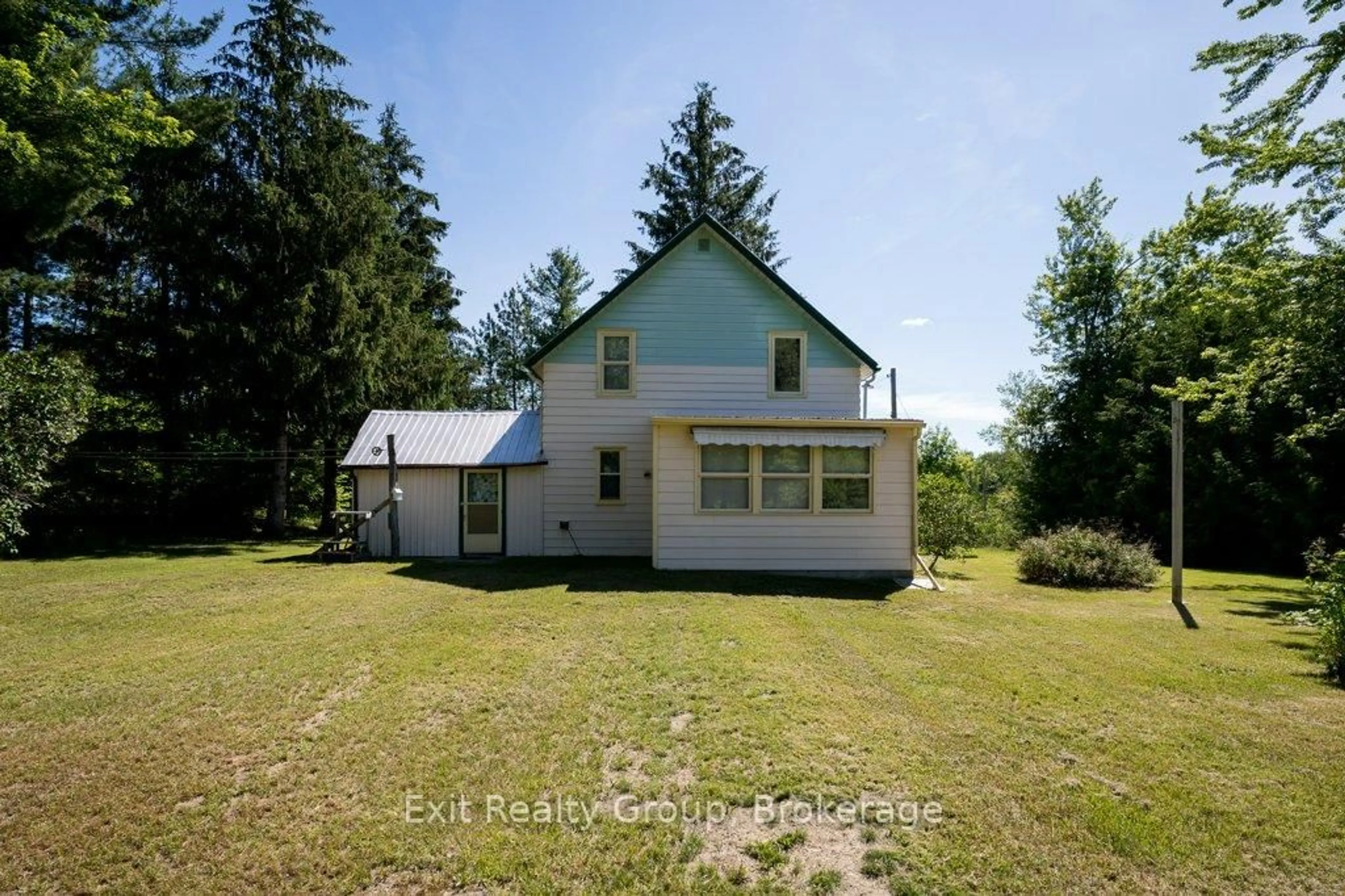A pic from outside/outdoor area/front of a property/back of a property/a pic from drone, building for 951 Hunt Club Rd, Madoc Ontario K0K 2K0