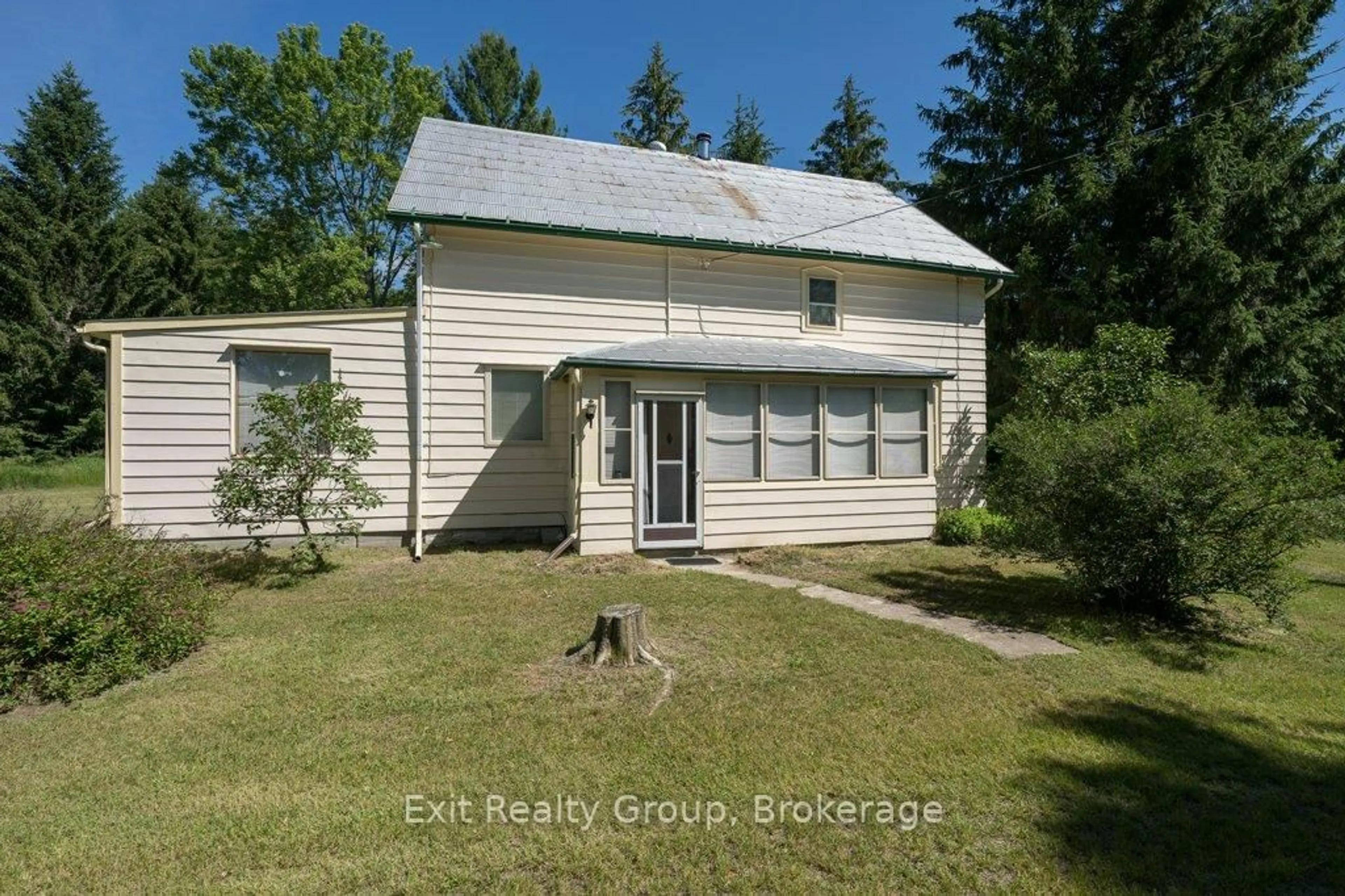 A pic from outside/outdoor area/front of a property/back of a property/a pic from drone, building for 951 Hunt Club Rd, Madoc Ontario K0K 2K0