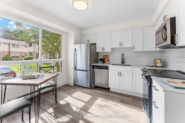 678 Upper Queen St #51, London South 3
