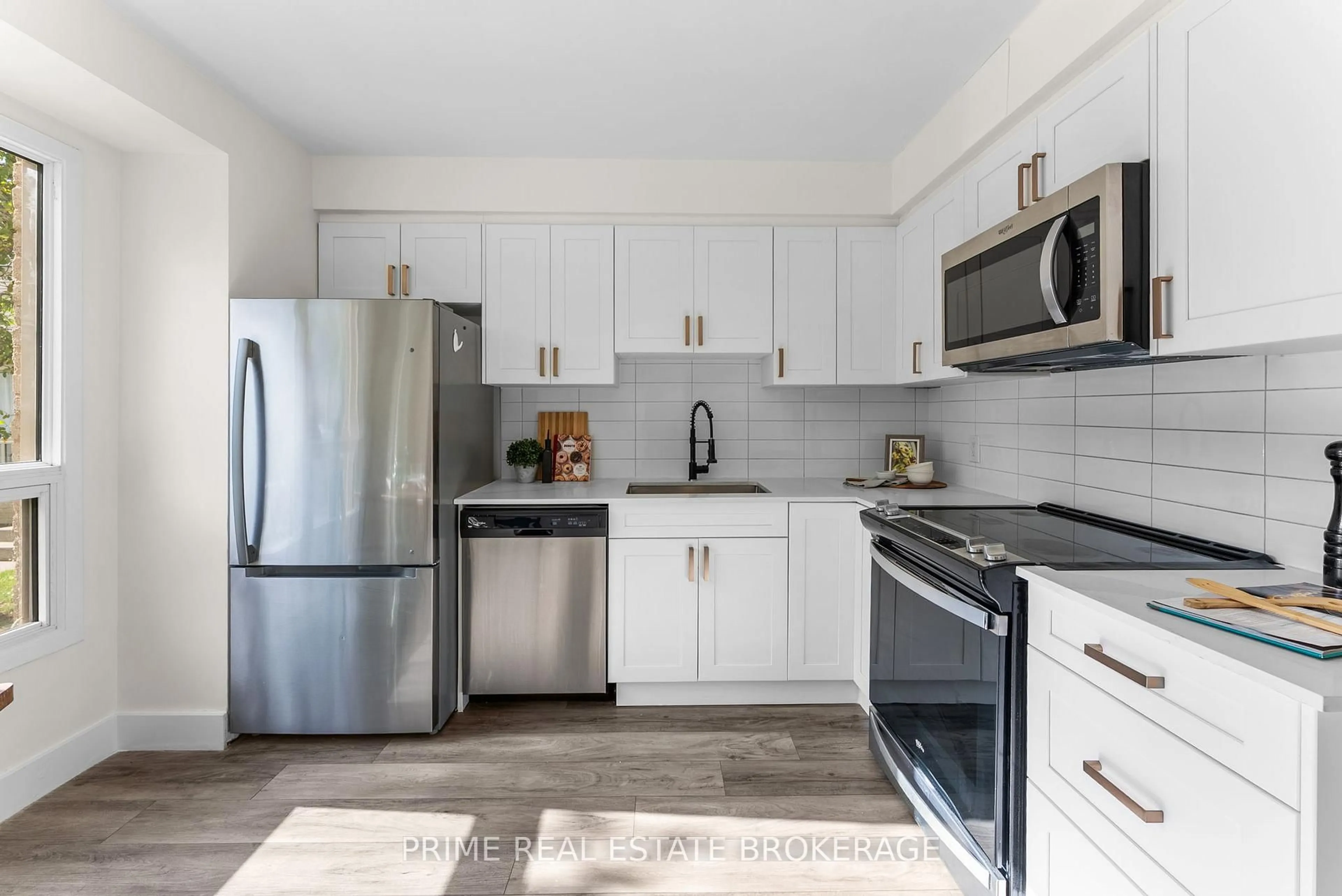 Open concept kitchen, ceramic/tile floor for 678 Upper Queen St #51, London South Ontario N6C 5L2