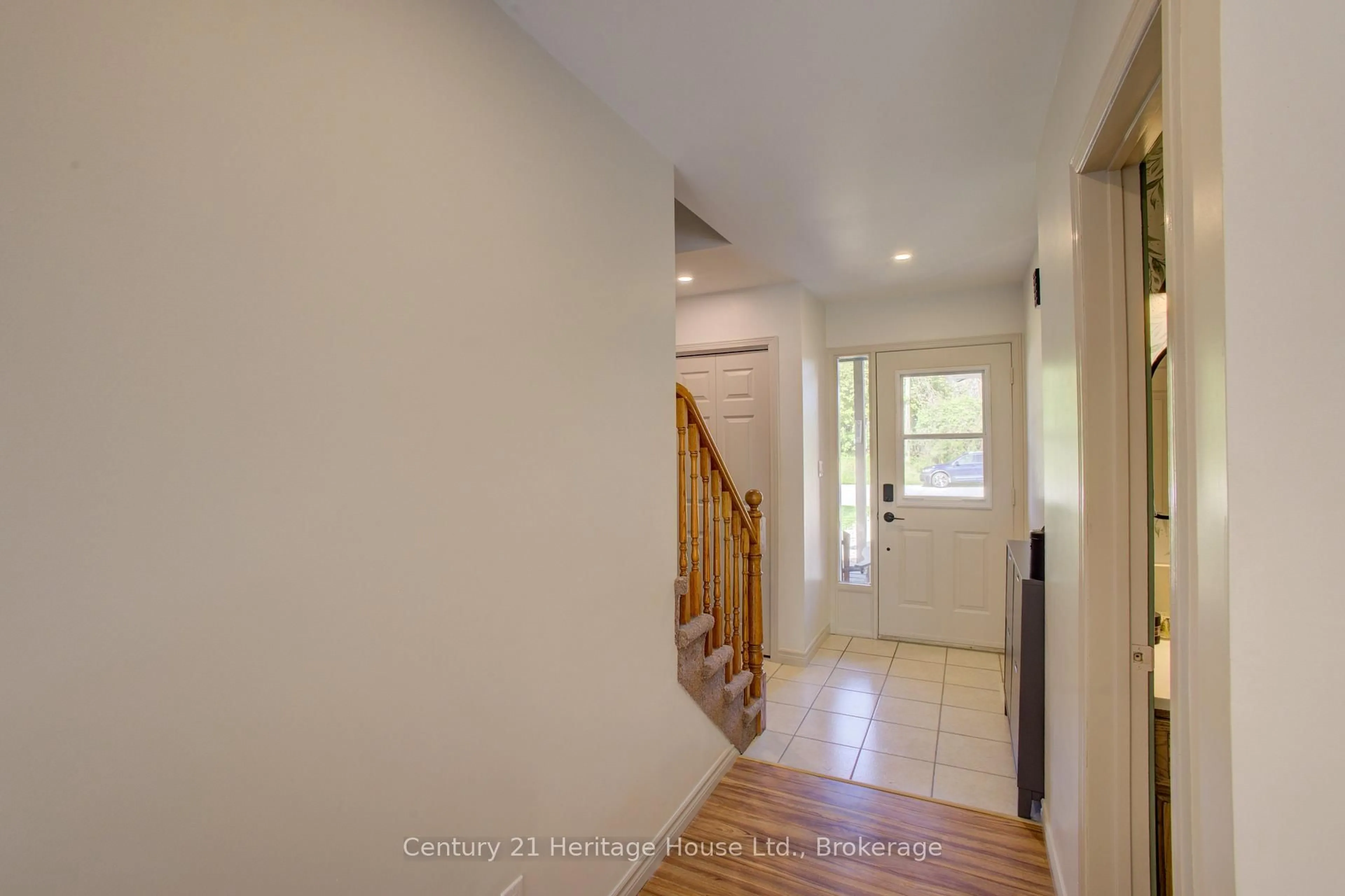 Indoor entryway for 144 Kincardine St, West Grey Ontario N0G 1R0