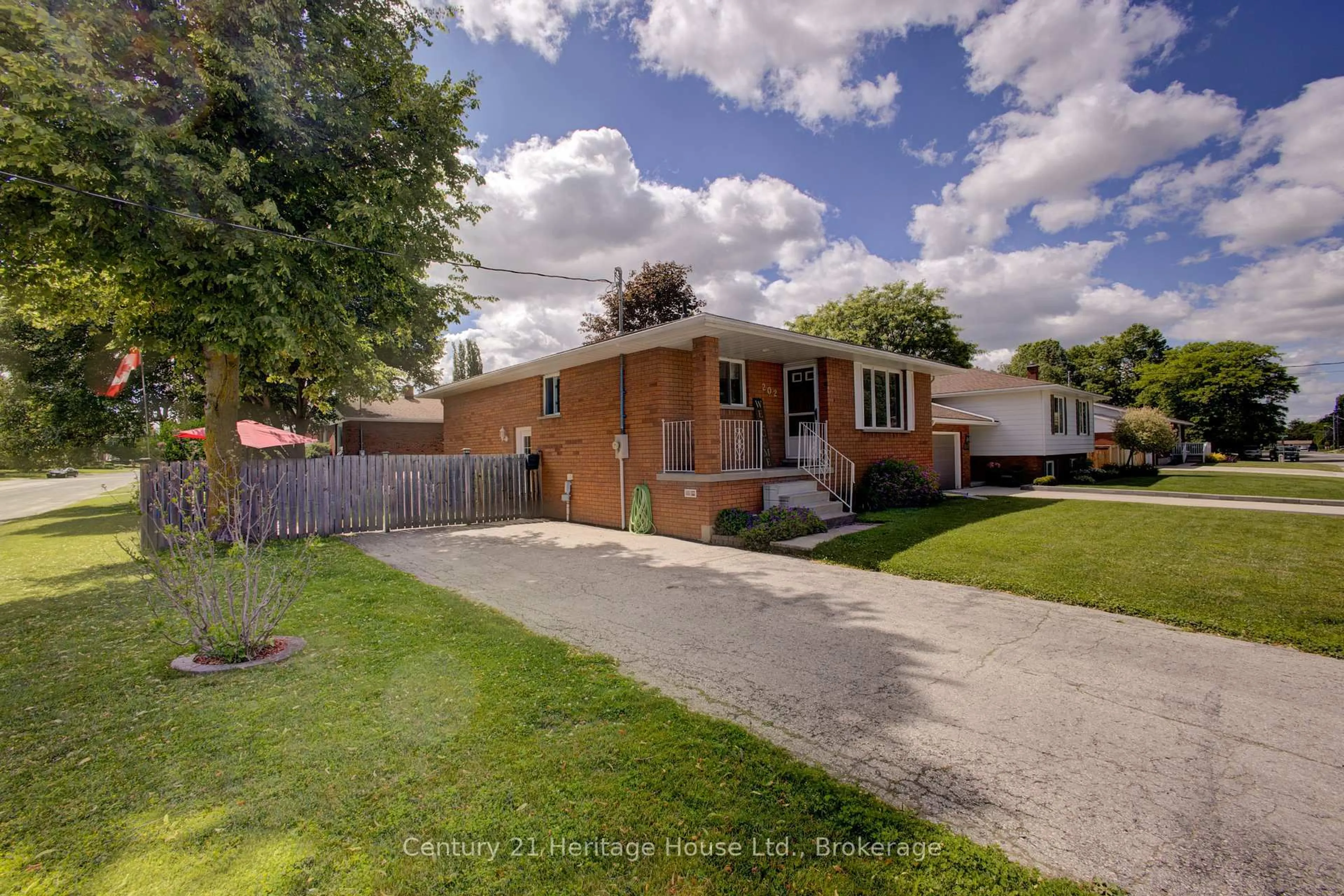 A pic from outside/outdoor area/front of a property/back of a property/a pic from drone, street for 202 15th Ave, Hanover Ontario N4N 3L4