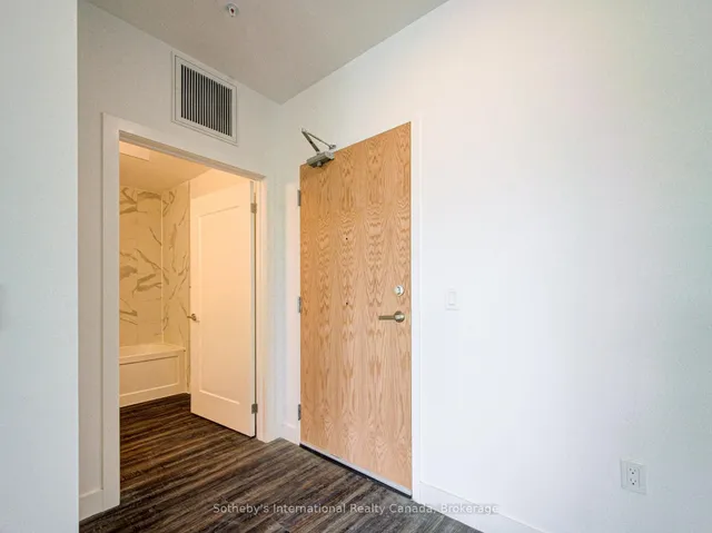 408 Dundas St #402, Cambridge 3