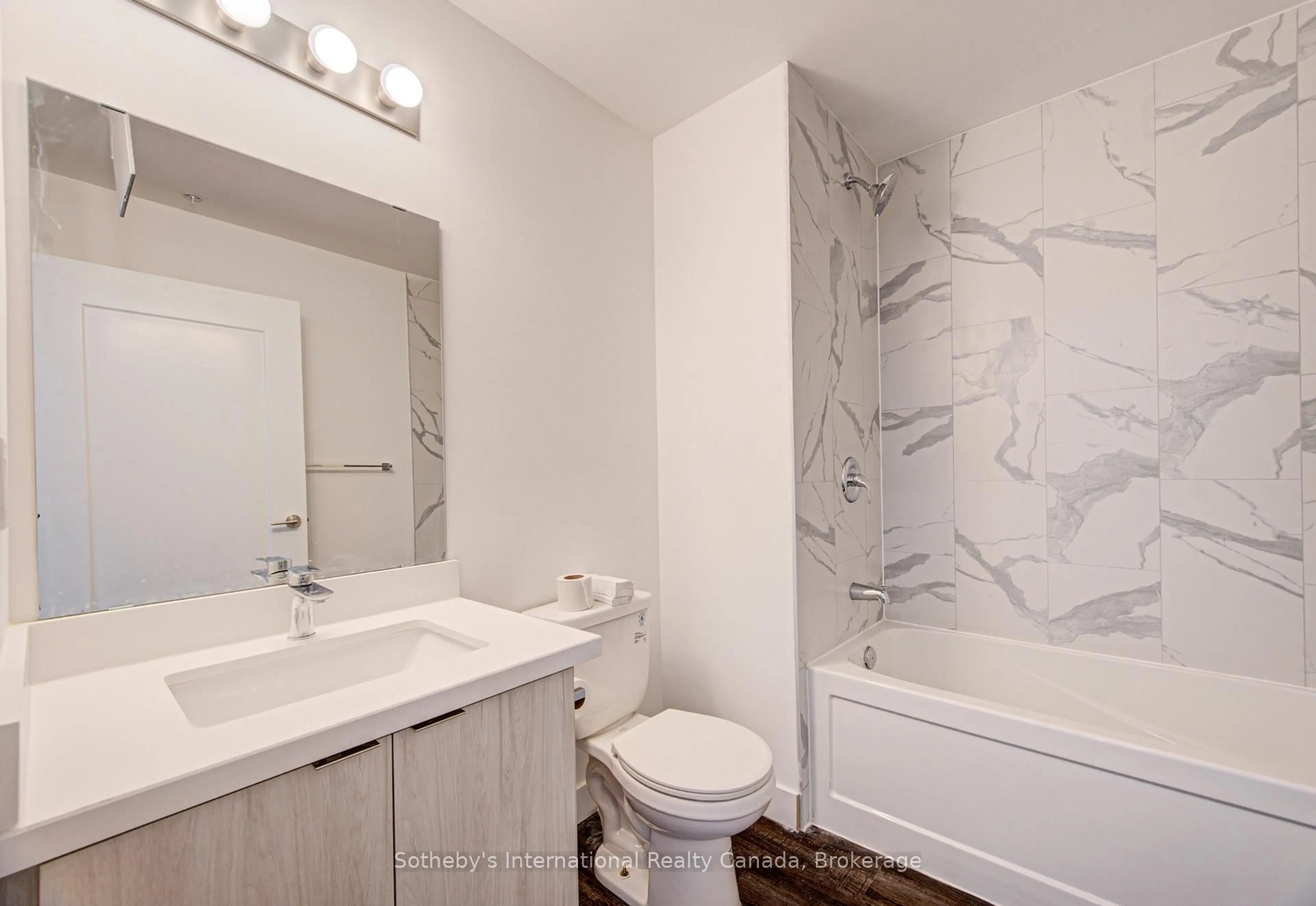 Standard bathroom, ceramic/tile floor for 408 Dundas St #402, Cambridge Ontario N1R 8H7