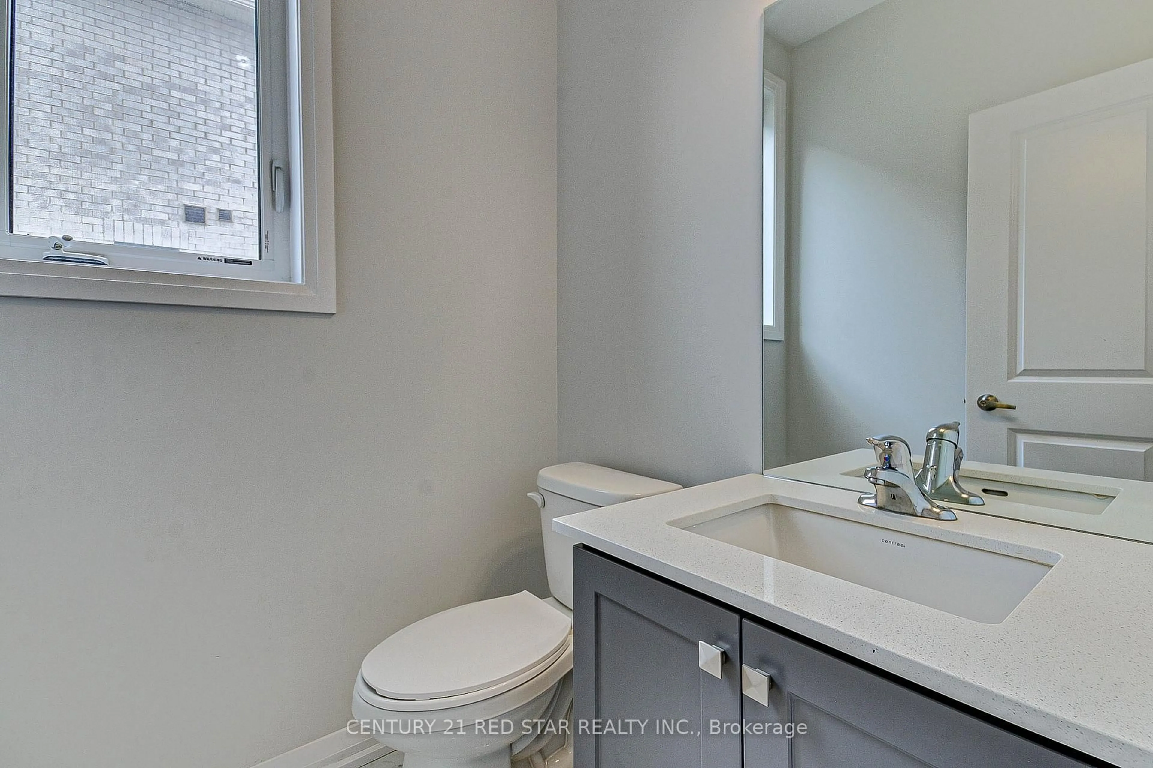 Standard bathroom, ceramic/tile floor for 734 Khalsa Dr, Woodstock Ontario N4T 0P5