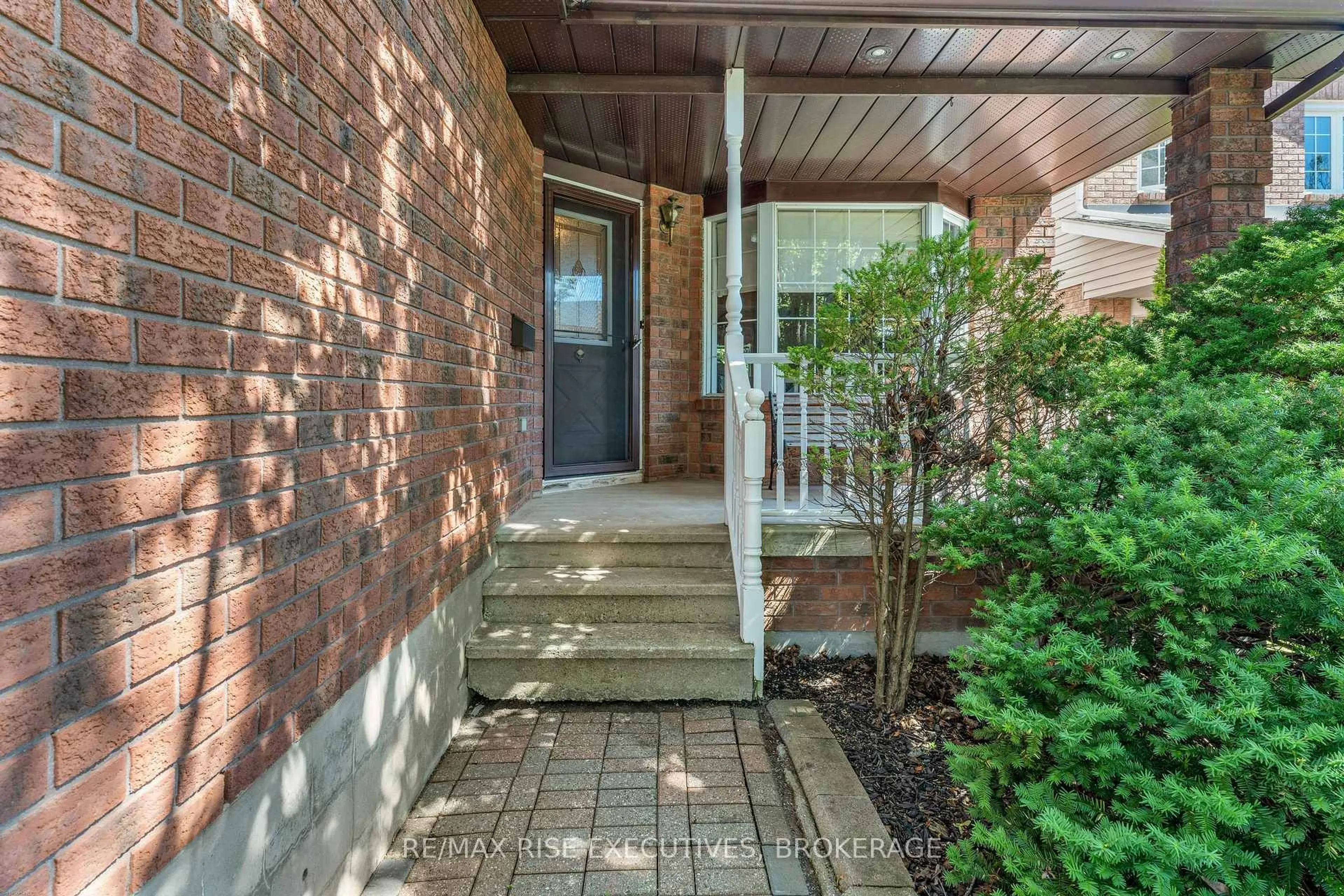 Indoor entryway for 1304 Fisher Cres, Kingston Ontario K7M 8T2