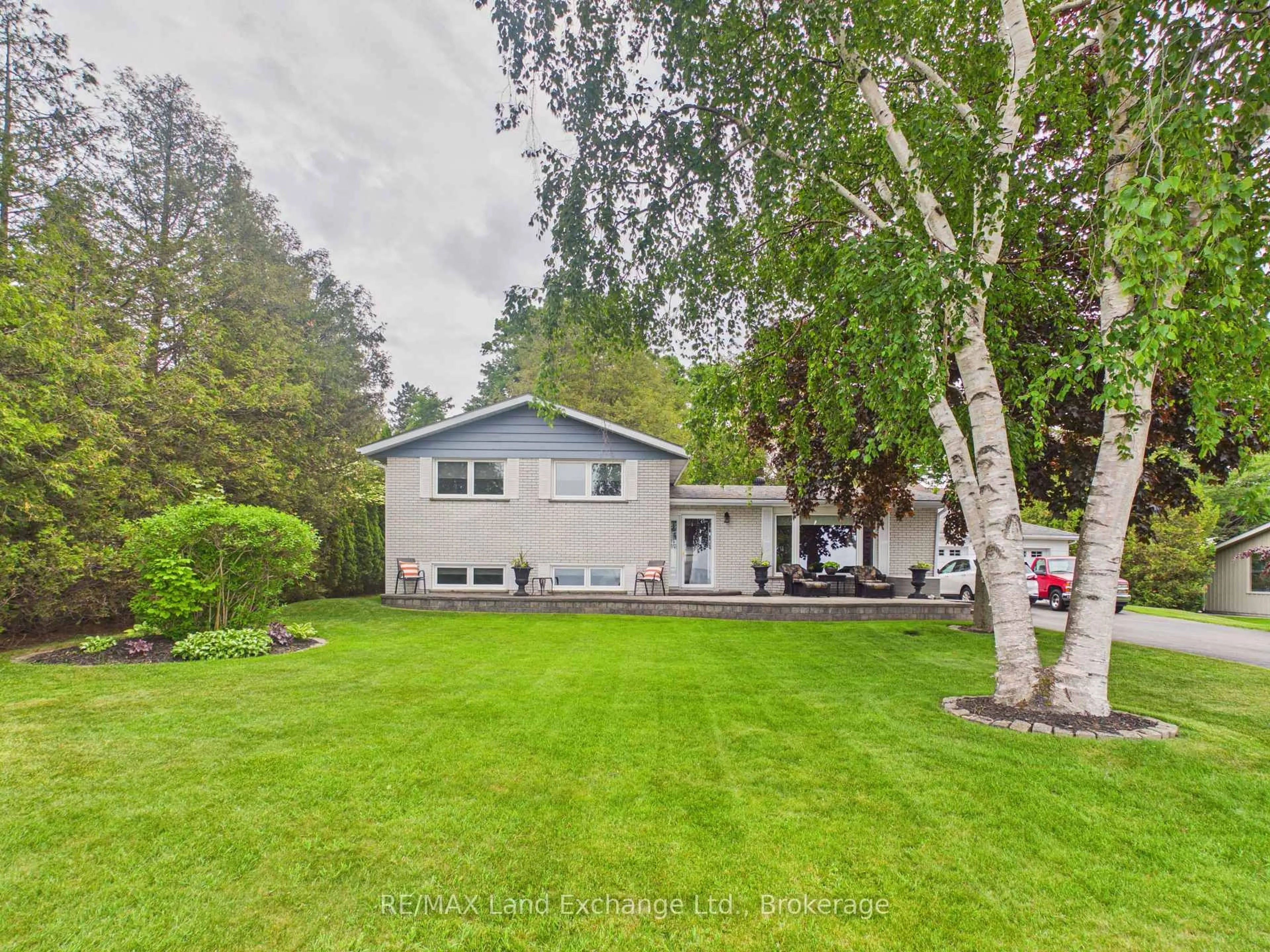 A pic from outside/outdoor area/front of a property/back of a property/a pic from drone, street for 167 Goderich St, Kincardine Ontario N2Z 2K6