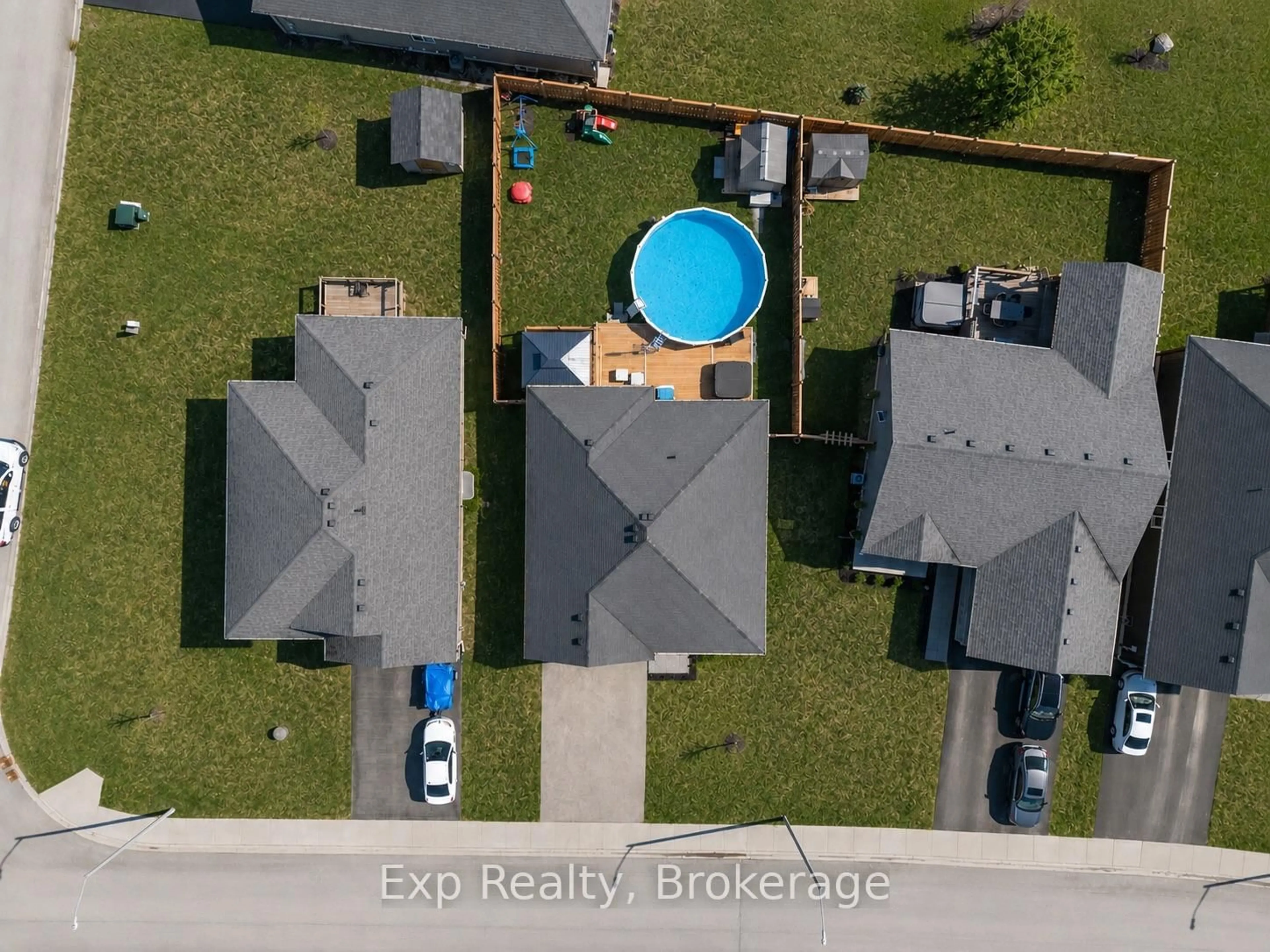 A pic from outside/outdoor area/front of a property/back of a property/a pic from drone, city buildings view from balcony for 47 Birchmount St, Quinte West Ontario K8V 0C6