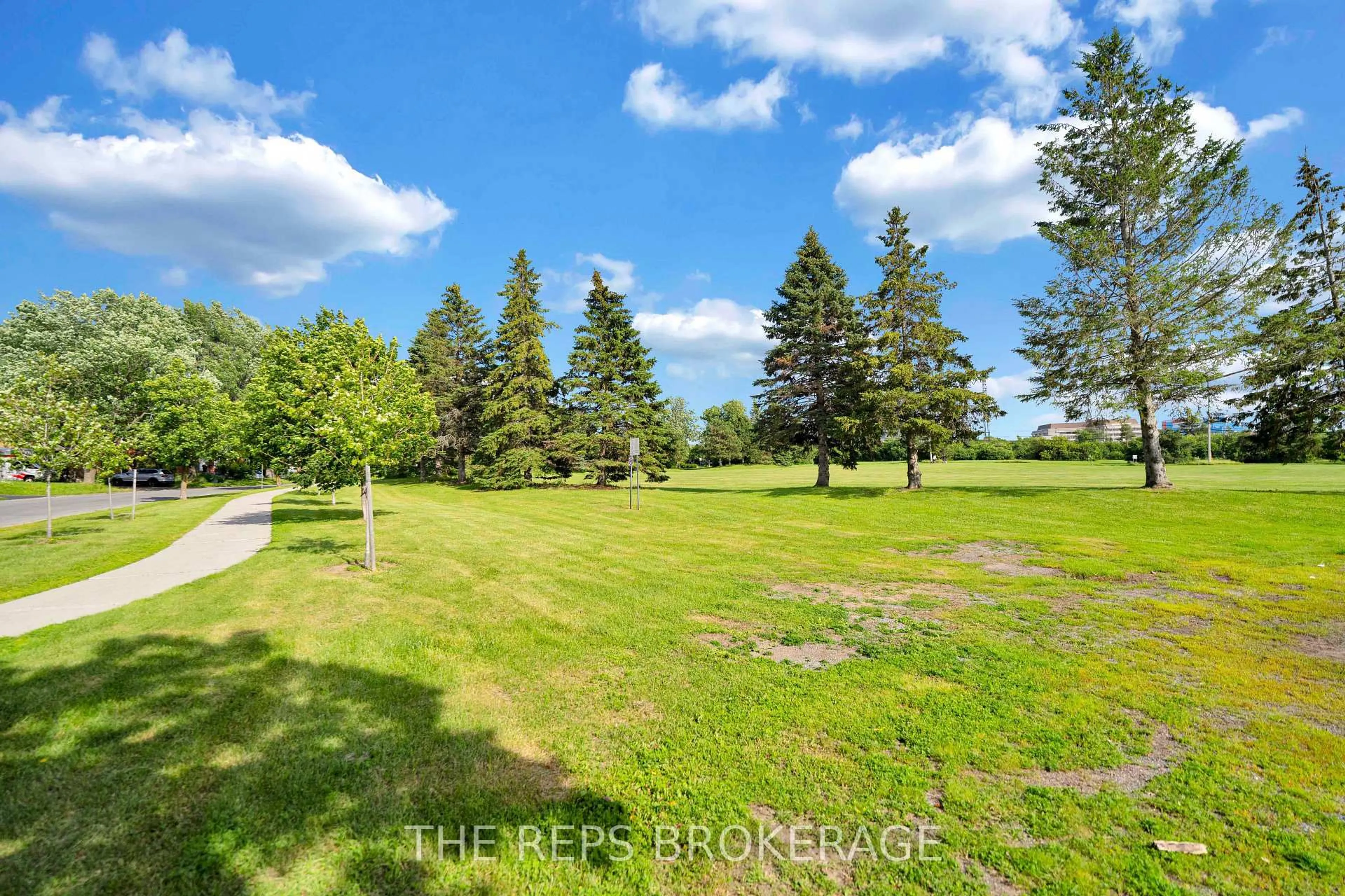 A pic from outside/outdoor area/front of a property/back of a property/a pic from drone, water/lake/river/ocean view for 301 Knox Cres, Ottawa Ontario K1G 0K9