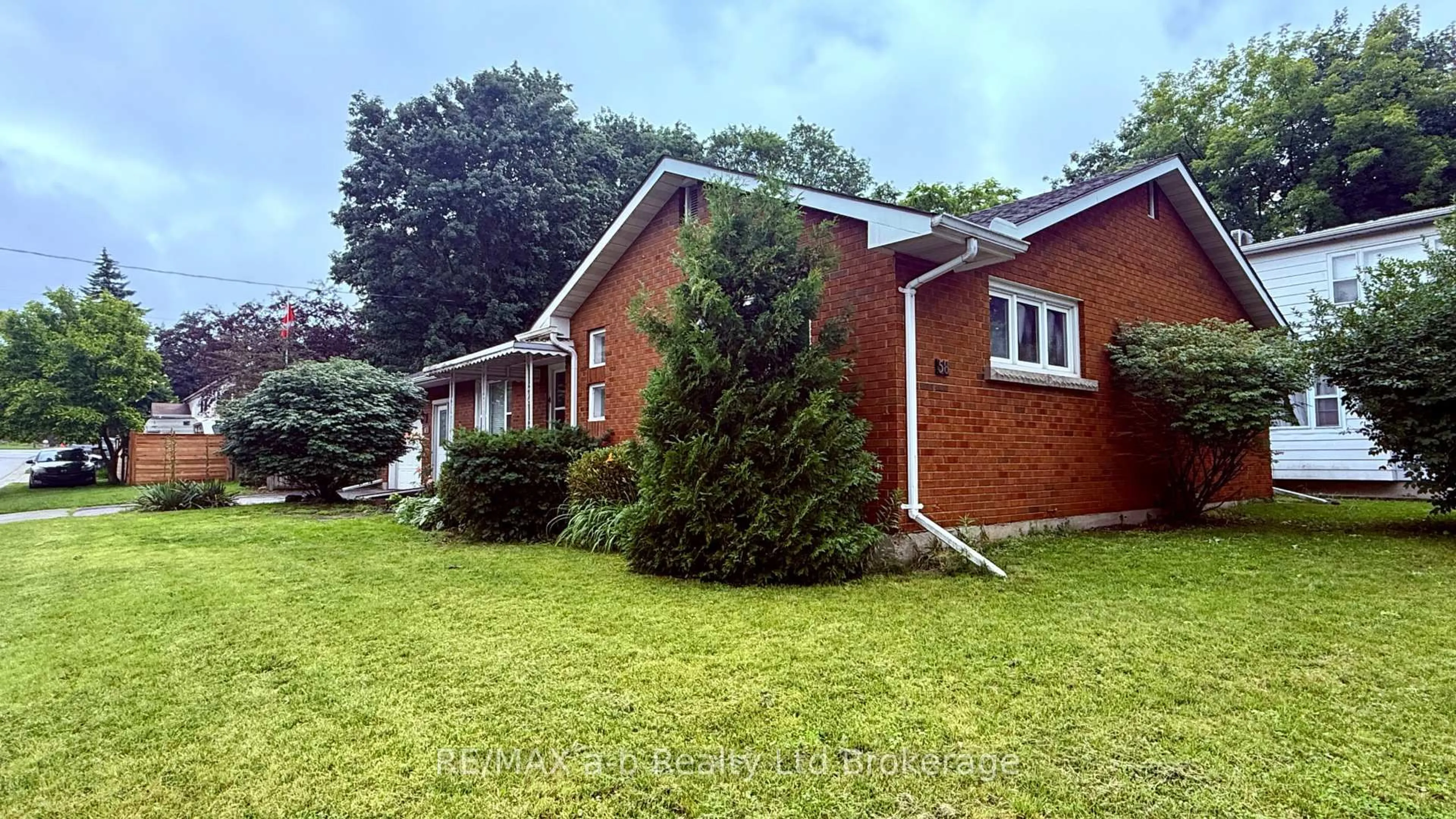 Home with brick exterior material, building for 58 Victoria St, Tillsonburg Ontario N4G 3Z7