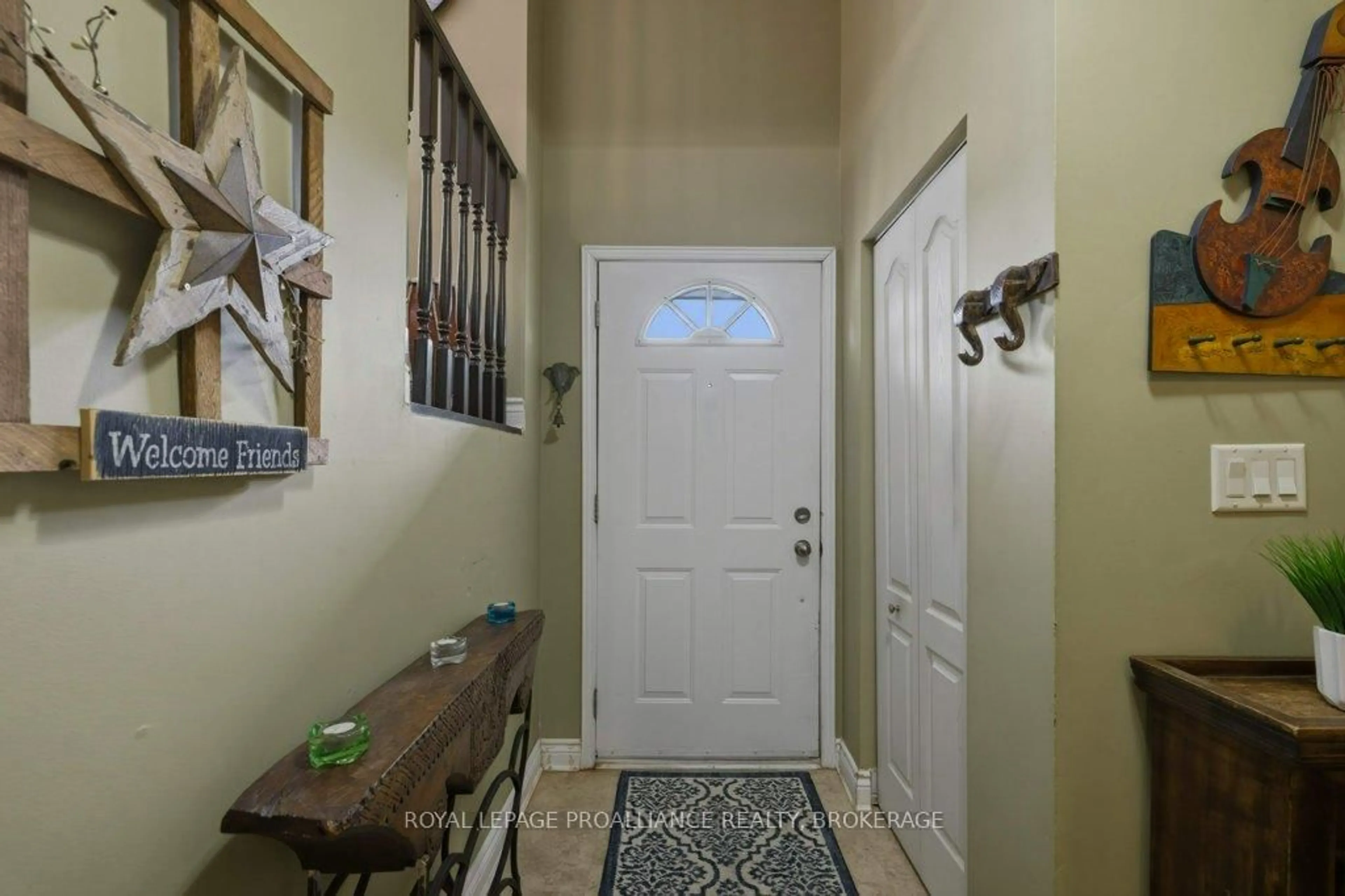 Indoor entryway for 882 Winchester Lane, Kingston Ontario K7P 2S6