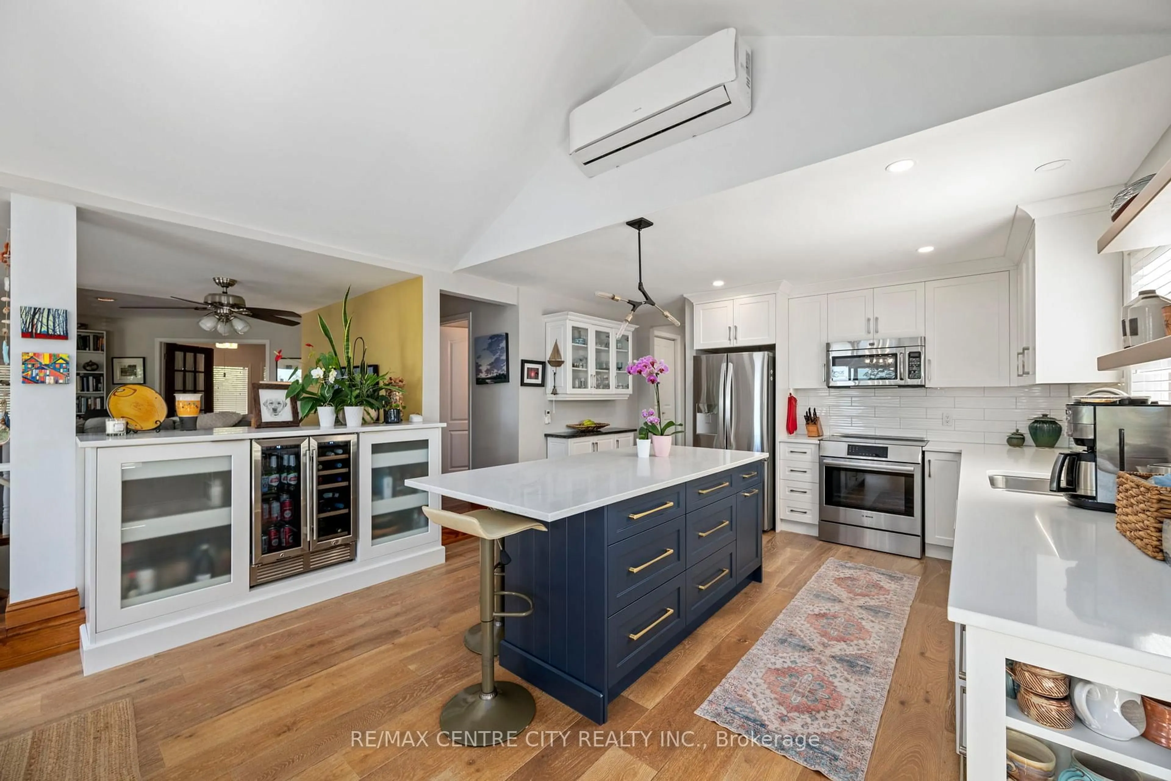 Open concept kitchen, unknown for 547 Edith Cavell Blvd, Central Elgin Ontario N5L 1G8