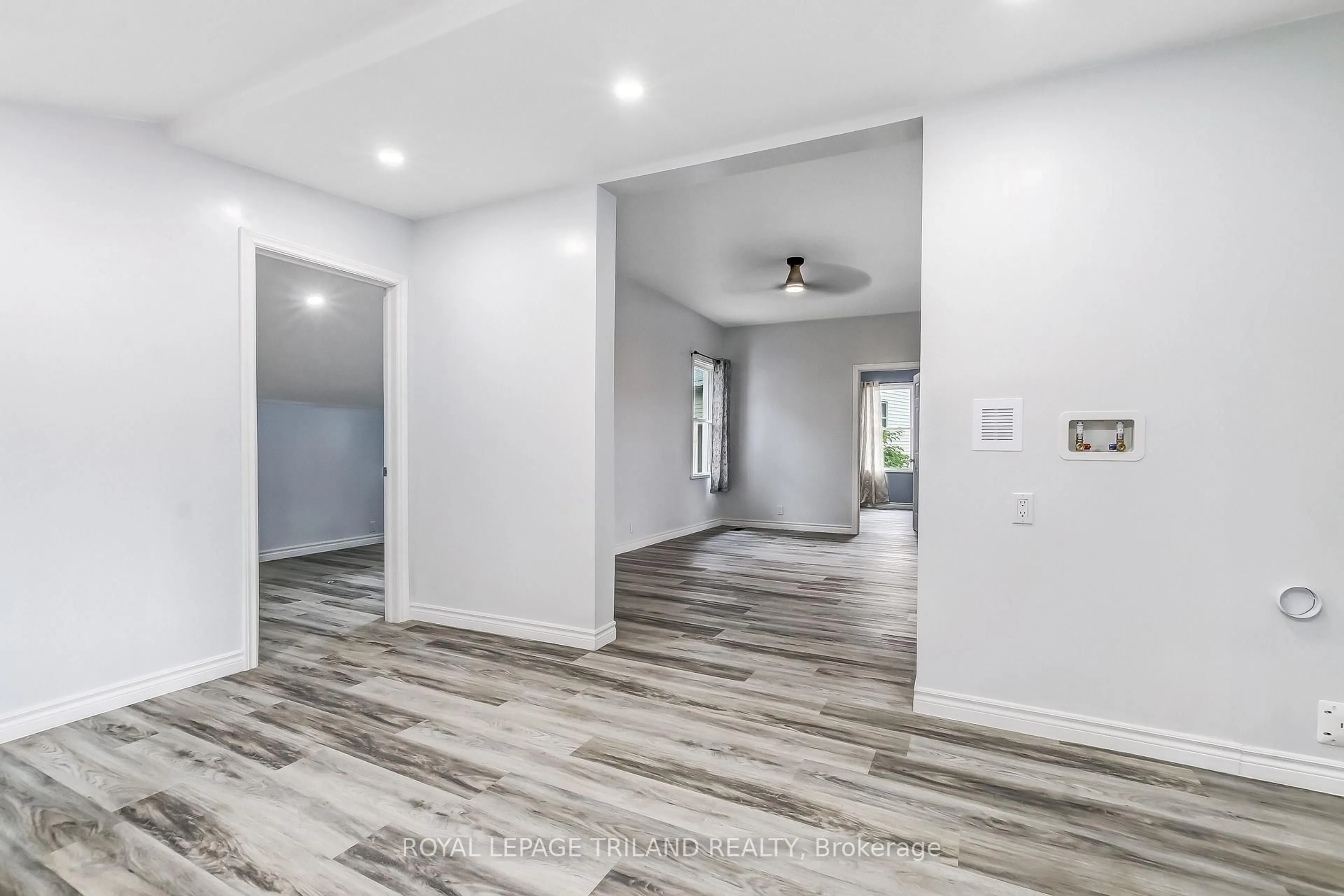 Indoor entryway for 56 Mondamin St, St. Thomas Ontario N5P 2V3