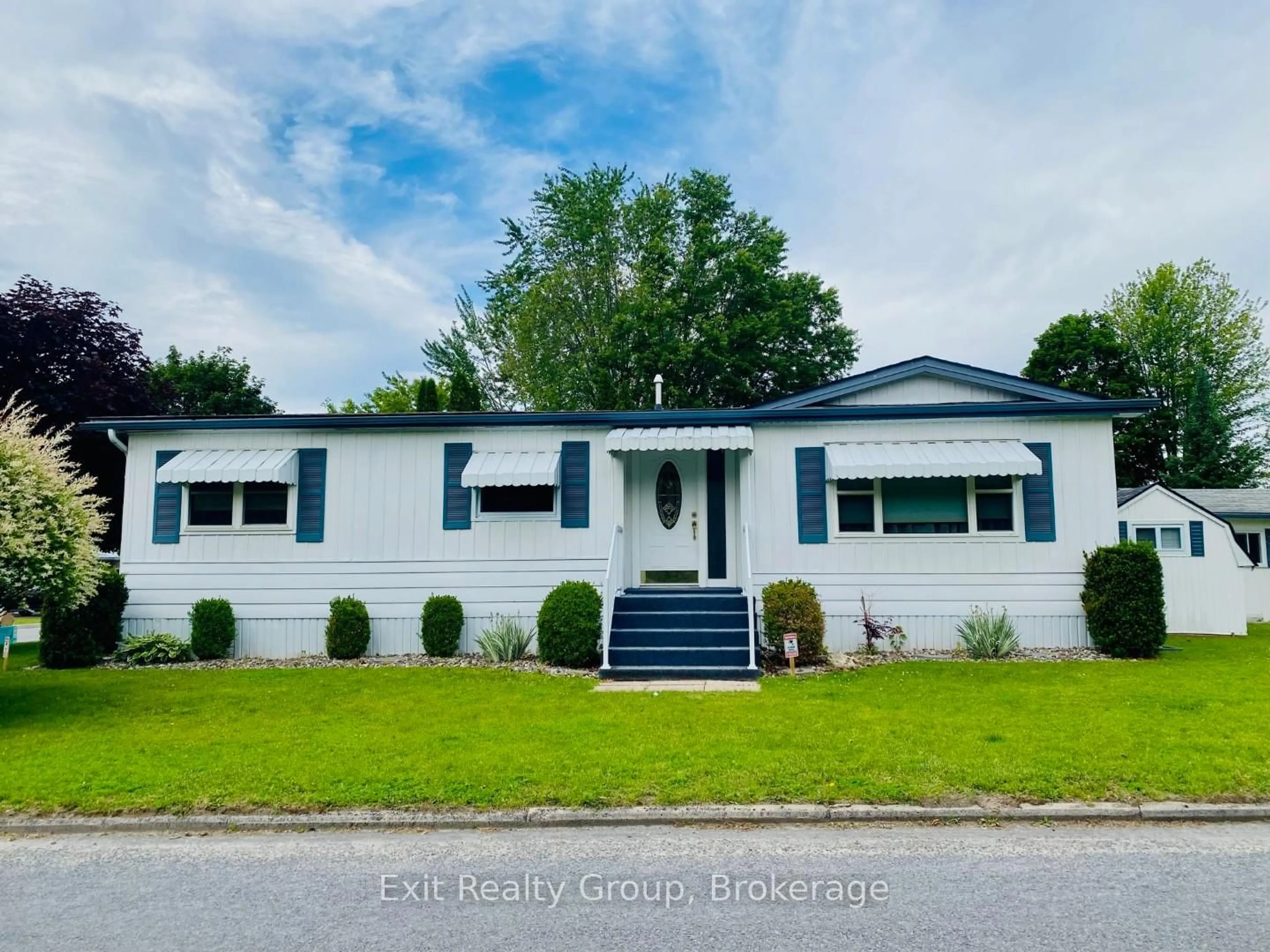 Home with vinyl exterior material, water/lake/river/ocean view for 4 Oriole Lane, Quinte West Ontario K8N 4Z3