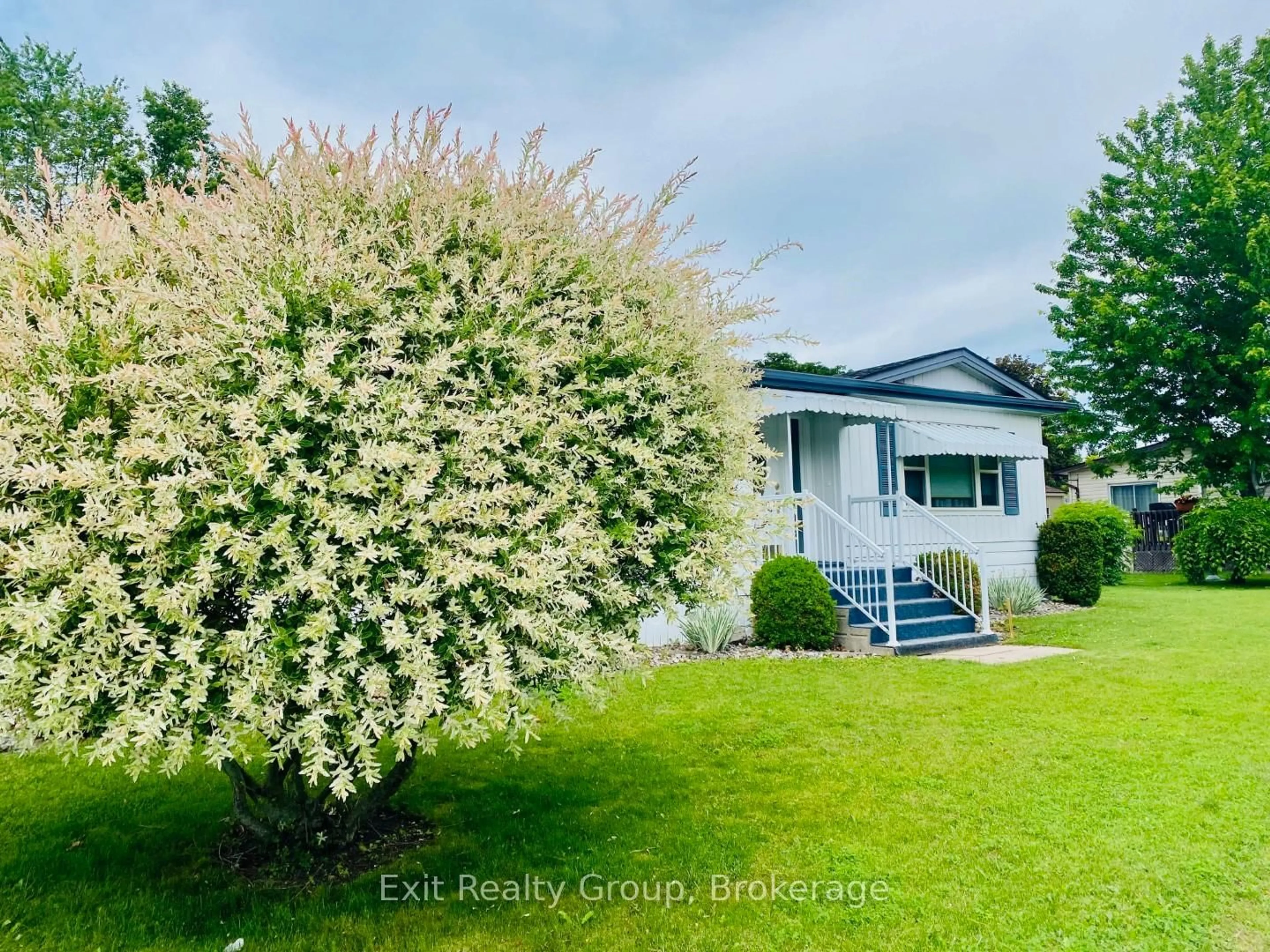 A pic from outside/outdoor area/front of a property/back of a property/a pic from drone, unknown for 4 Oriole Lane, Quinte West Ontario K8N 4Z3