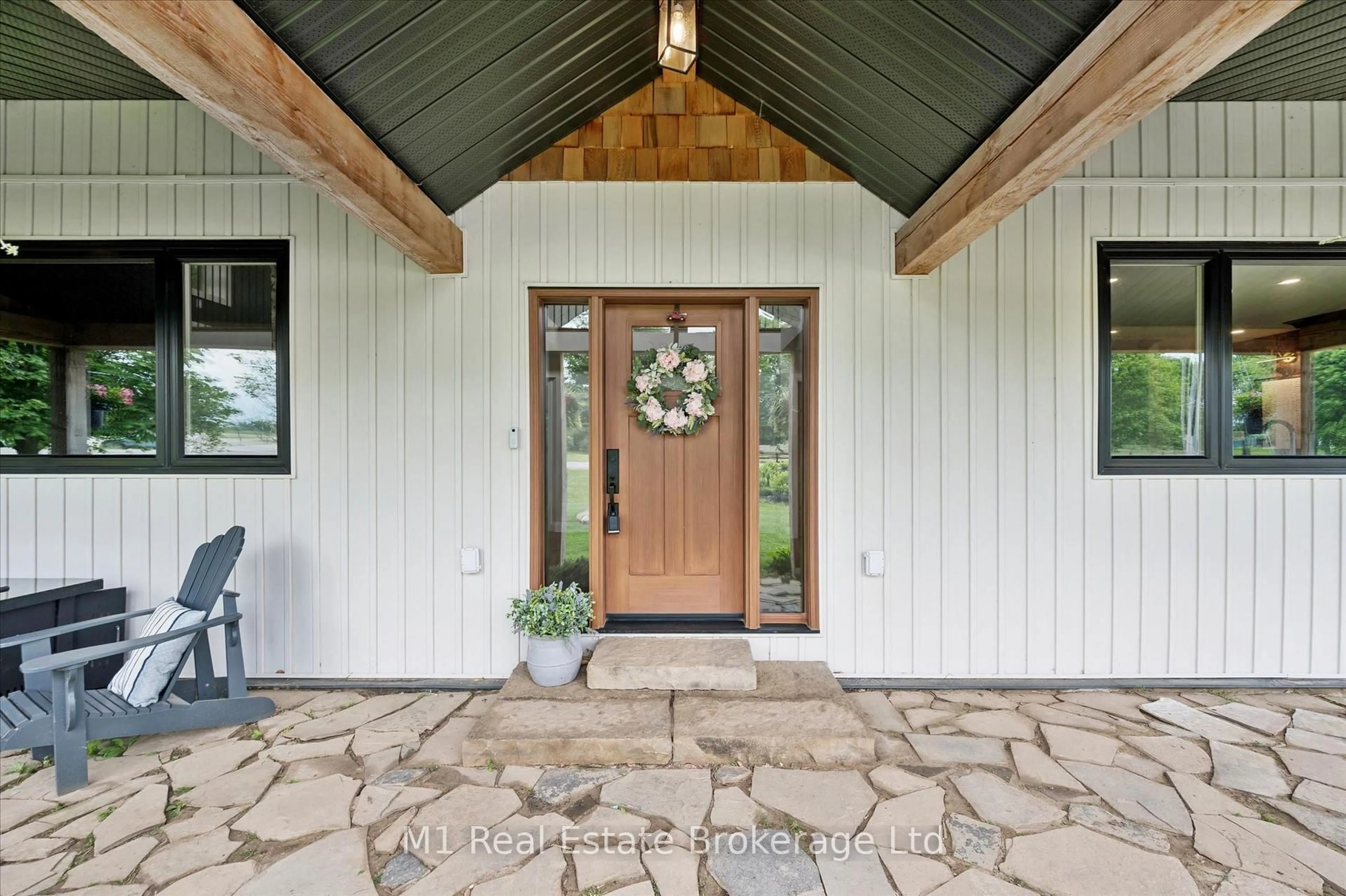 Indoor entryway for 8687 Wellington Rd 22, Guelph/Eramosa Ontario N0B 2K0